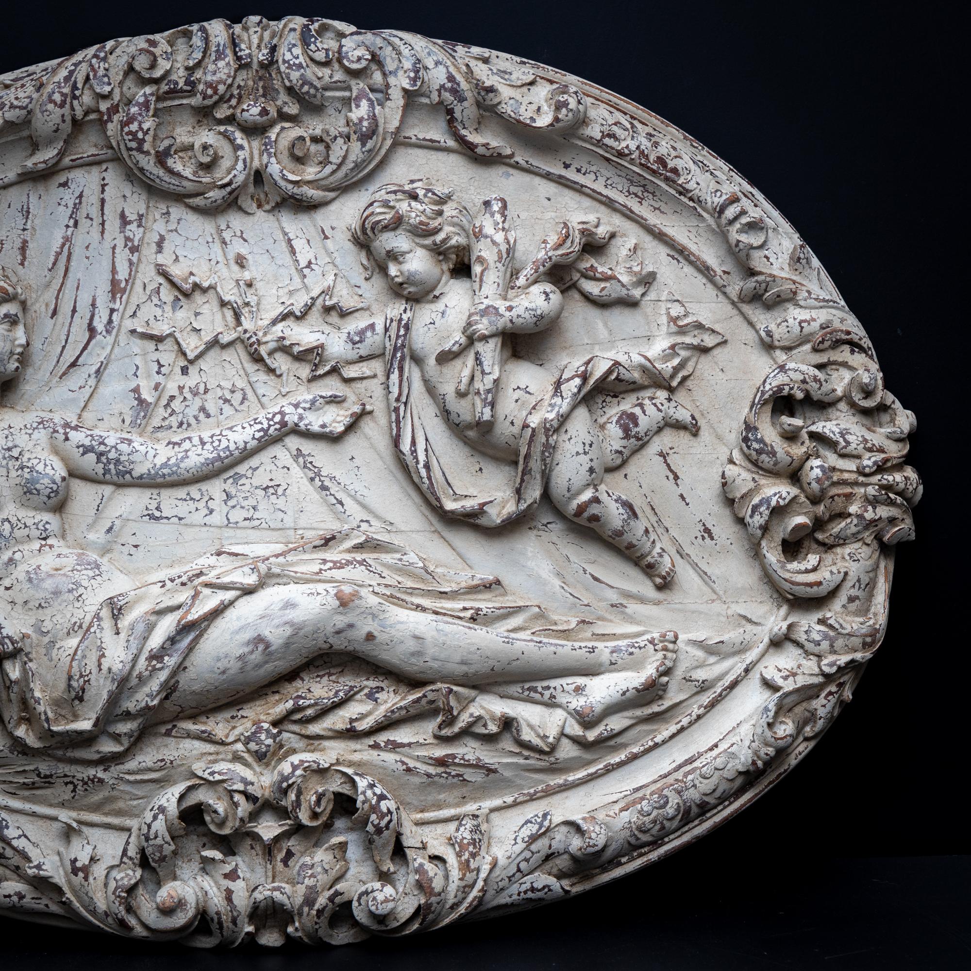 Carved medallion with Venus, 19th century In Good Condition In Greding, DE