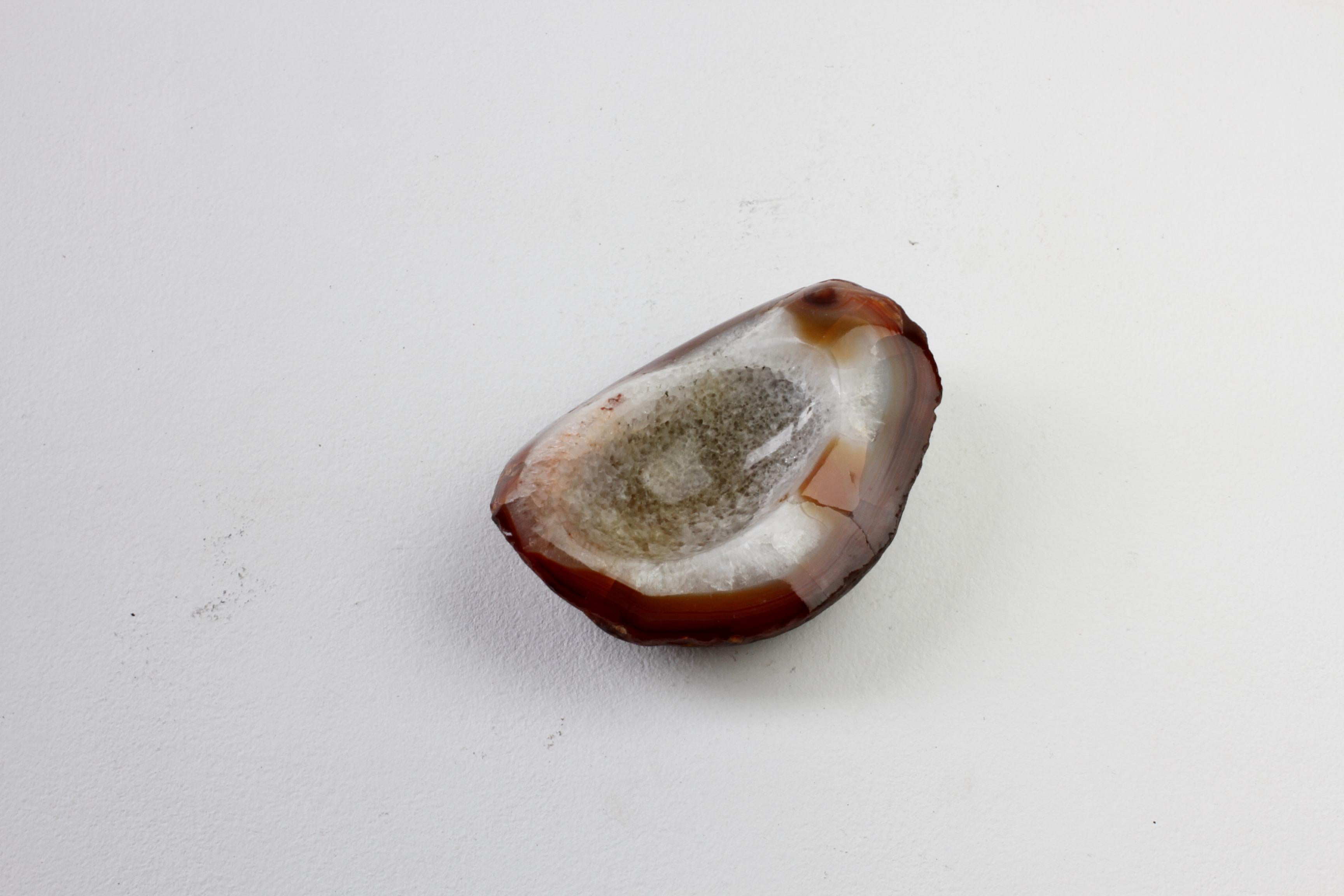 Geschnitzt Mitte des Jahrhunderts Brown Achat Crystal Stone Organic Dish, Vide-Poche oder Aschenbecher im Angebot 4