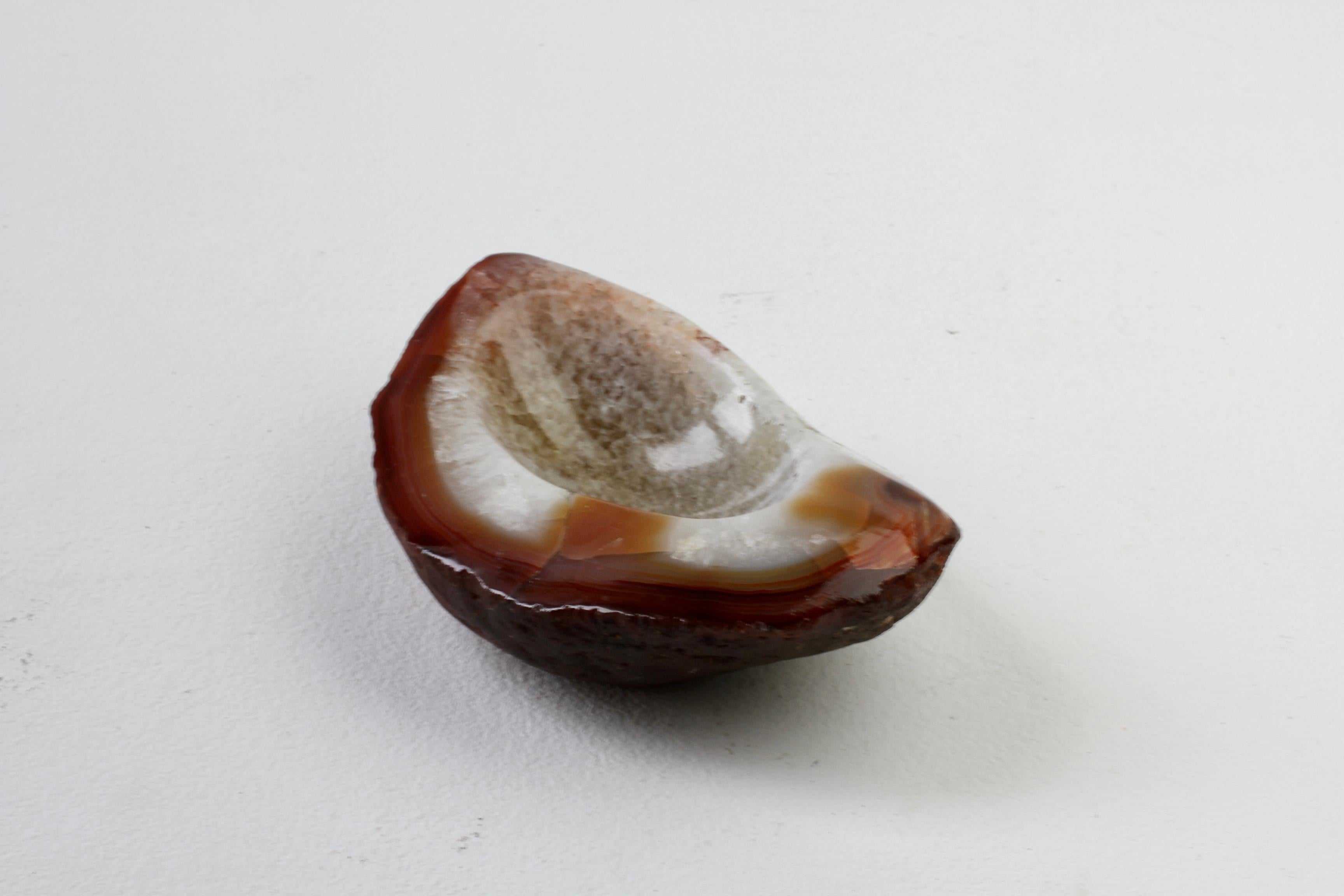 Geschnitzt Mitte des Jahrhunderts Brown Achat Crystal Stone Organic Dish, Vide-Poche oder Aschenbecher im Angebot 7
