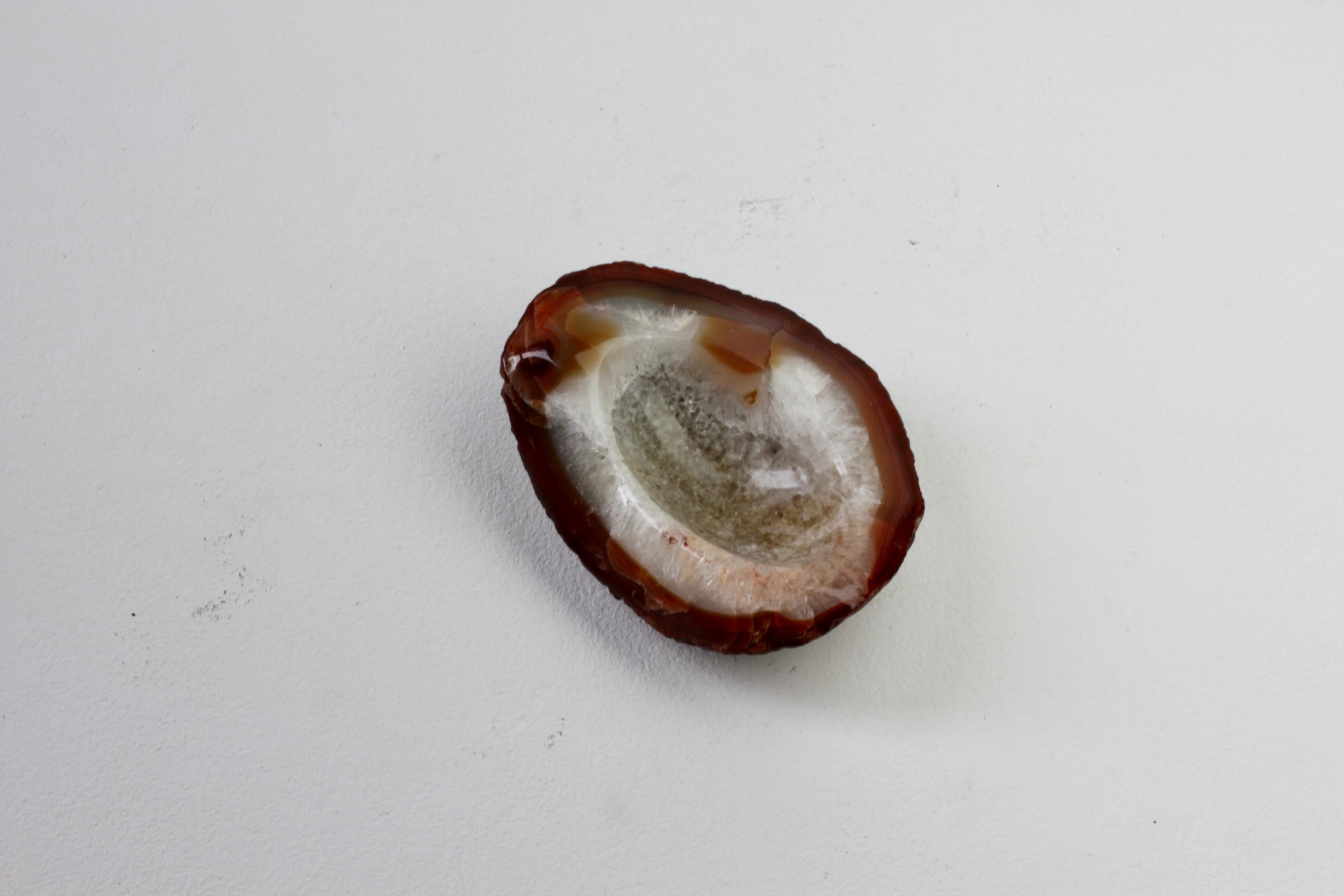 Geschnitzt Mitte des Jahrhunderts Brown Achat Crystal Stone Organic Dish, Vide-Poche oder Aschenbecher im Angebot 8