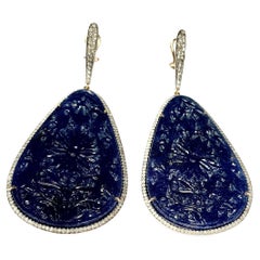 Ohrringe aus geschnitztem Mitternachtsblauem Onyx 105 Karat mit Pavé-Diamanten