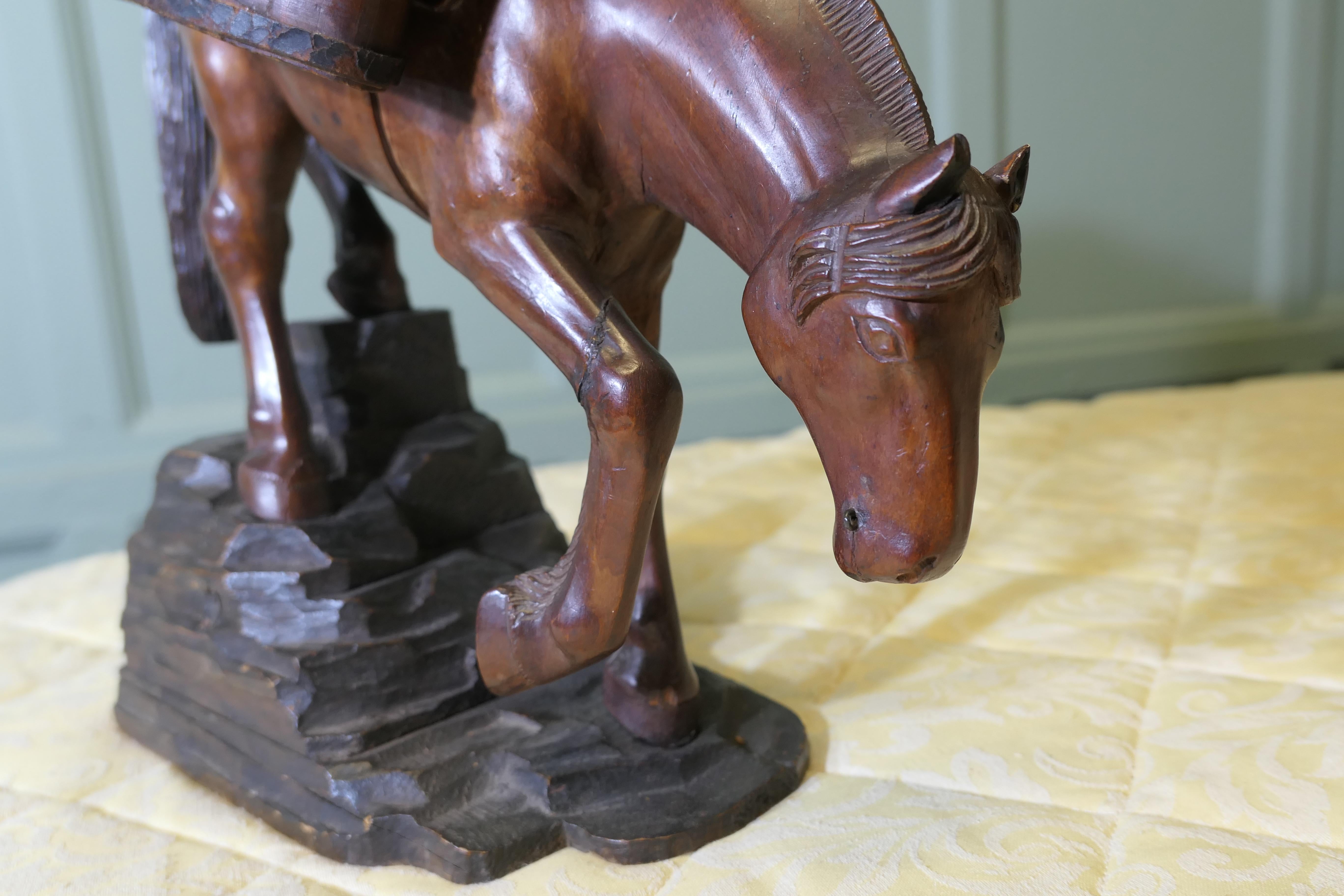 Modèle sculpté d'un cheval de Mongolie  Cette rare et belle trouvaille en vente 3