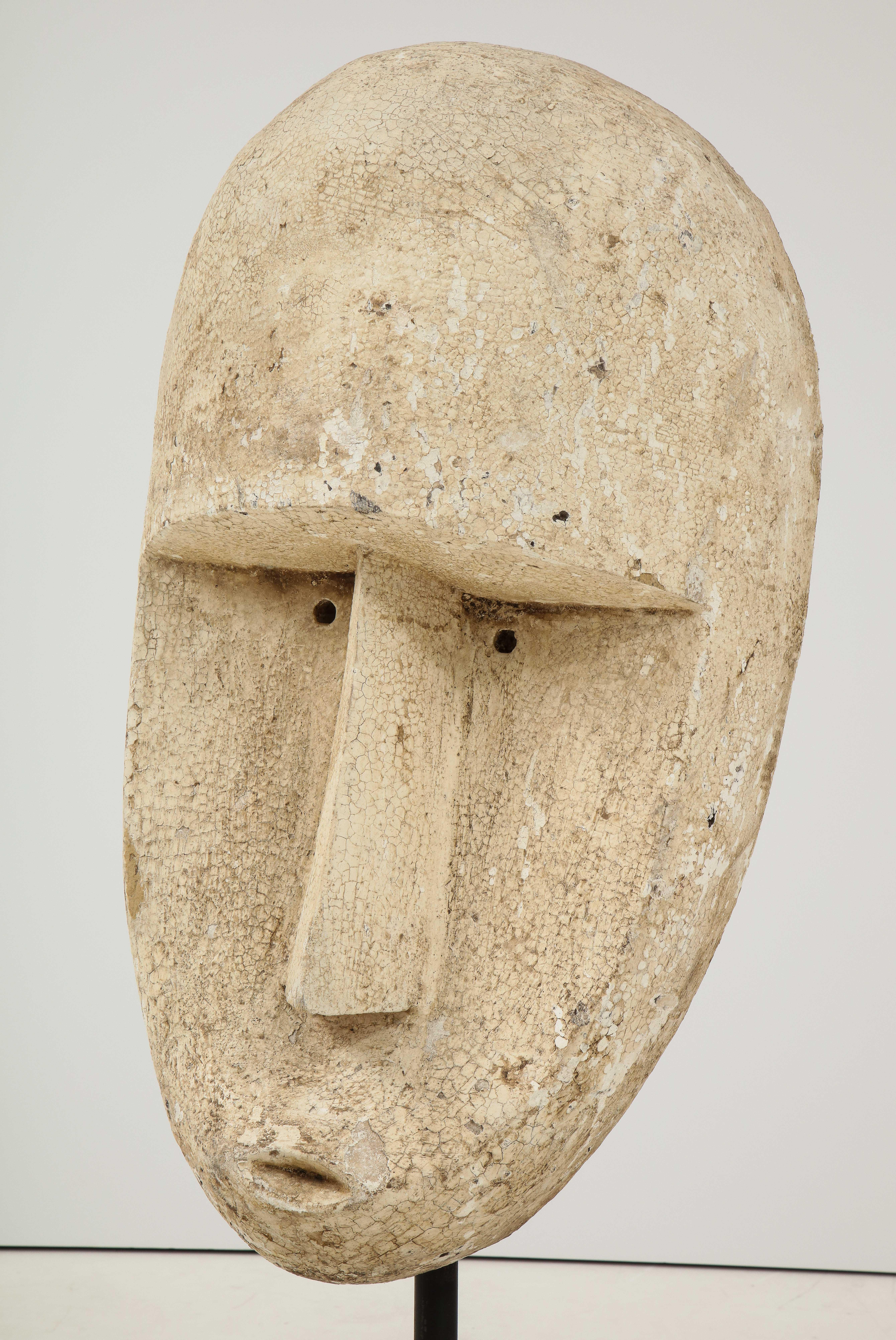 Sculptures de masques modernistes sculptées en vente 10