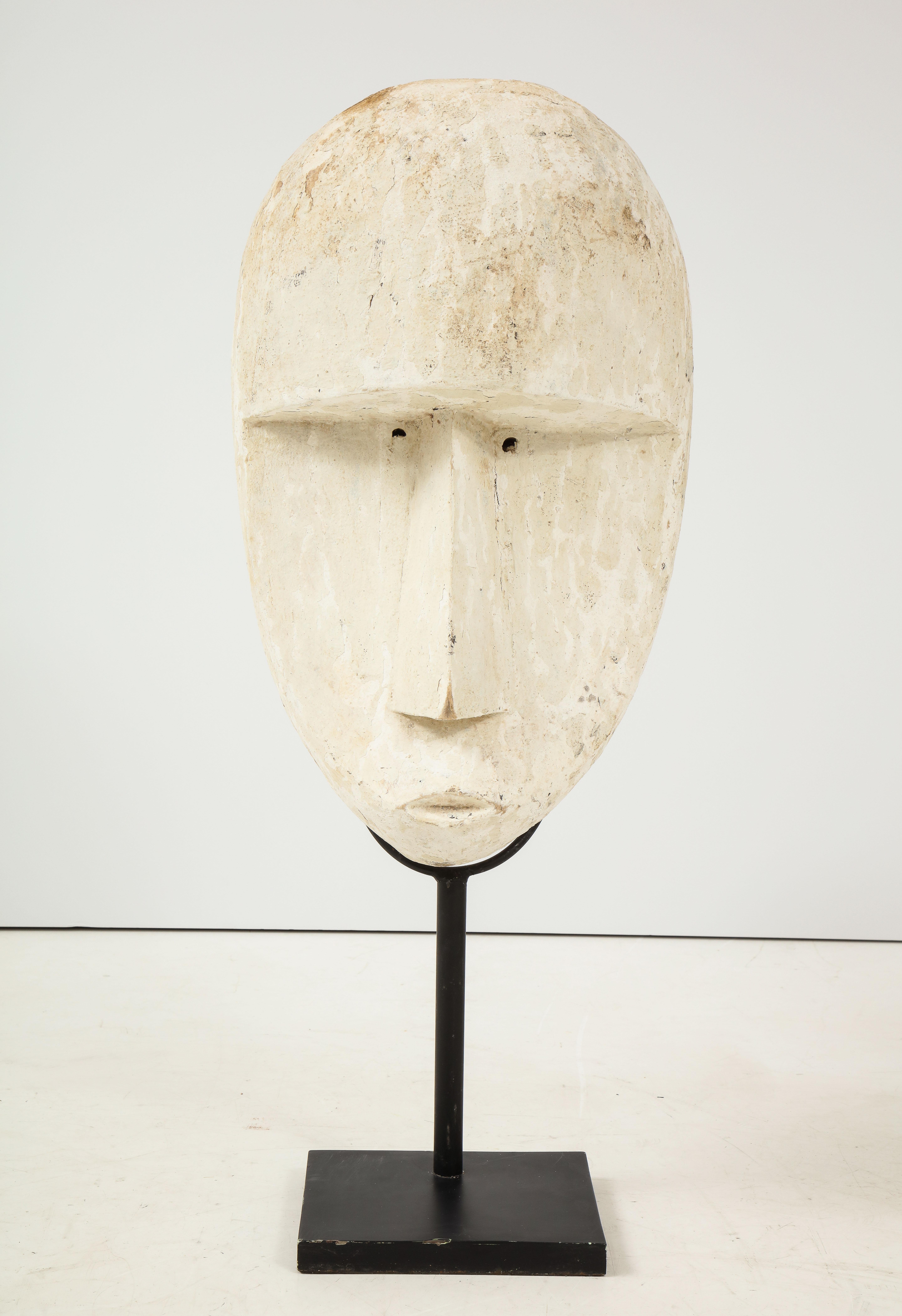Geschnitzte modernistische Gipsmaske-Skulpturen aus Gips im Angebot 4