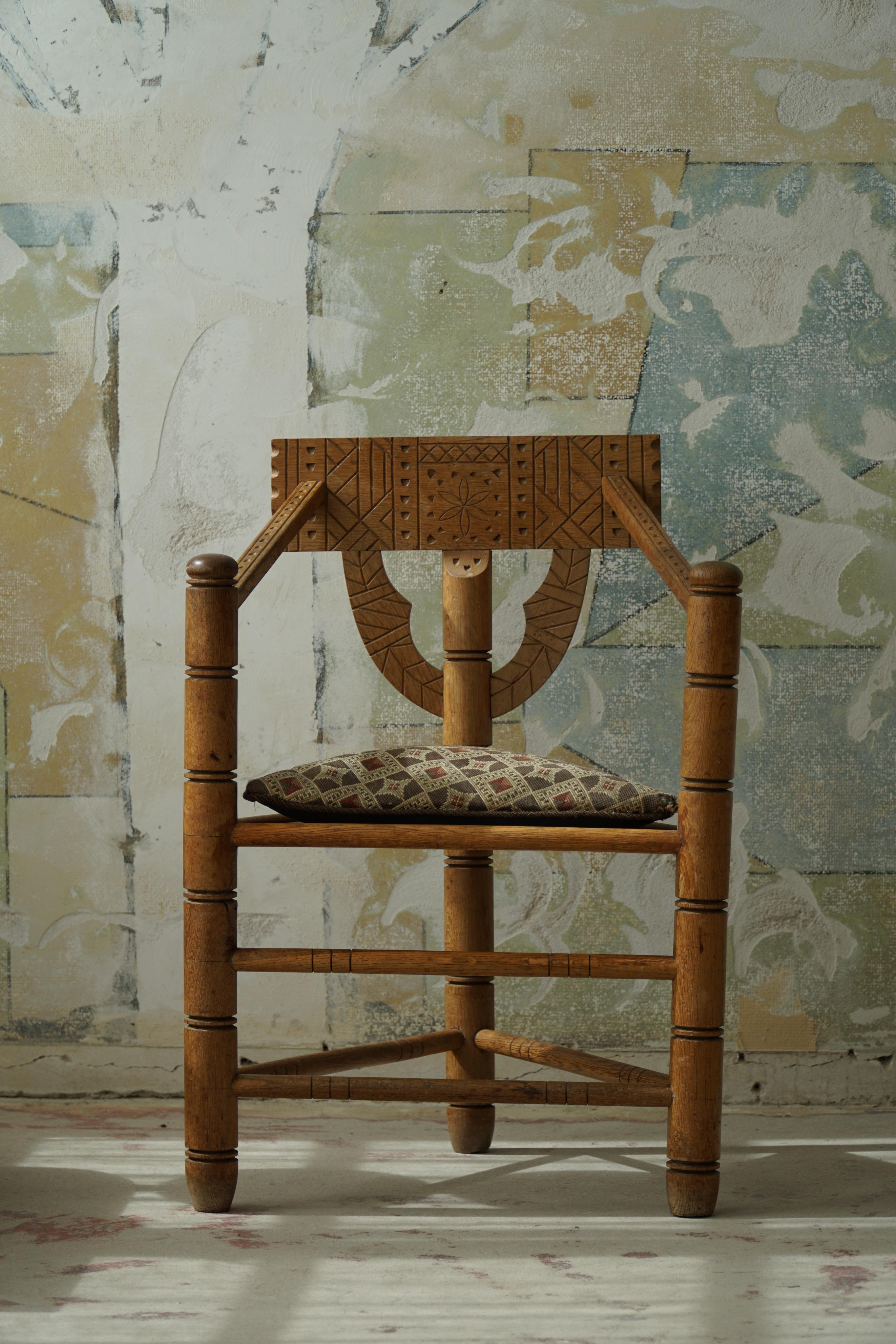 Carved Monk Chair in Solid Oak, Wabi Sabi, Swedish, Early 20th Century For Sale 4