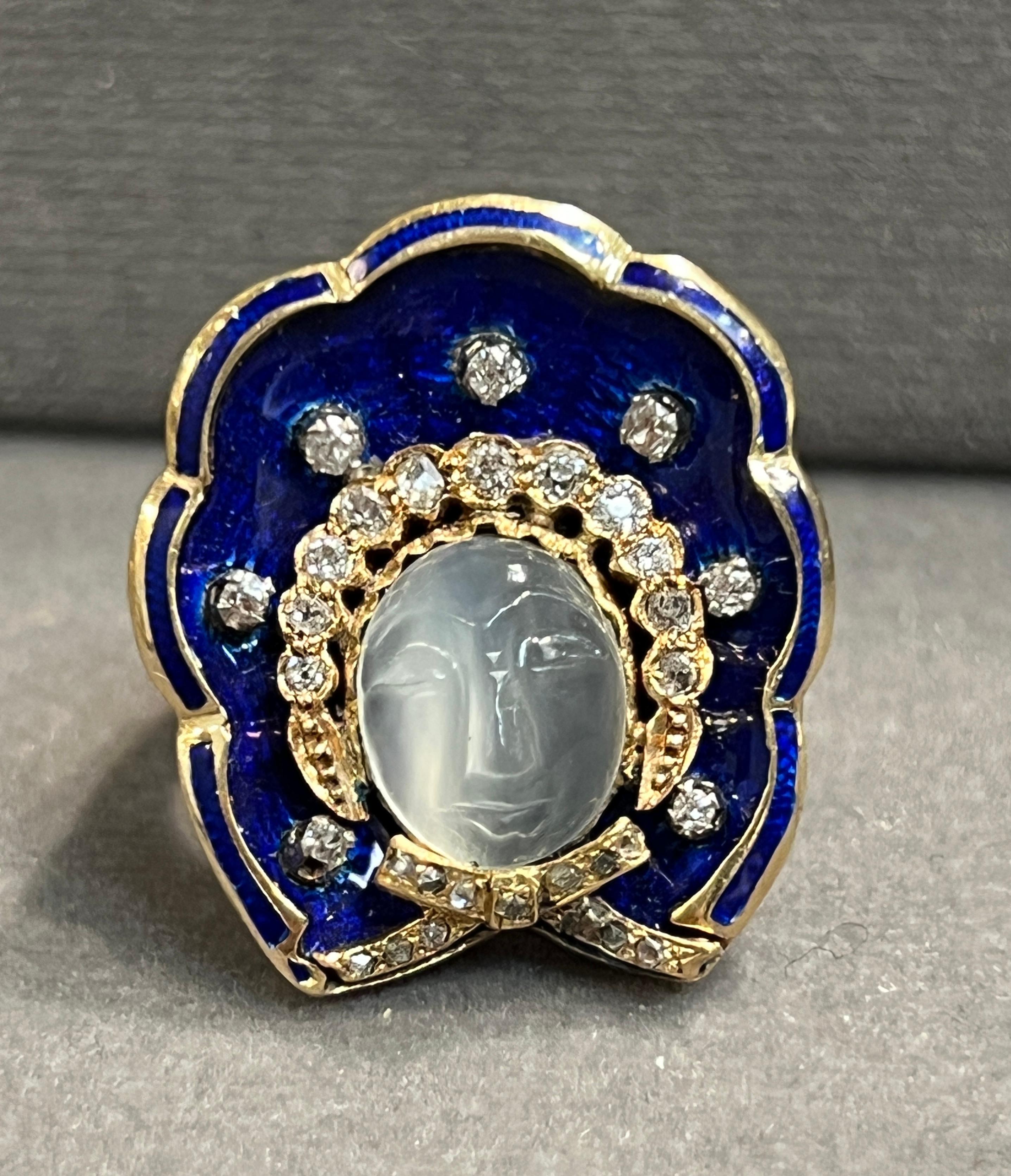 Carved Moonstone Ring In Excellent Condition For Sale In New York, NY