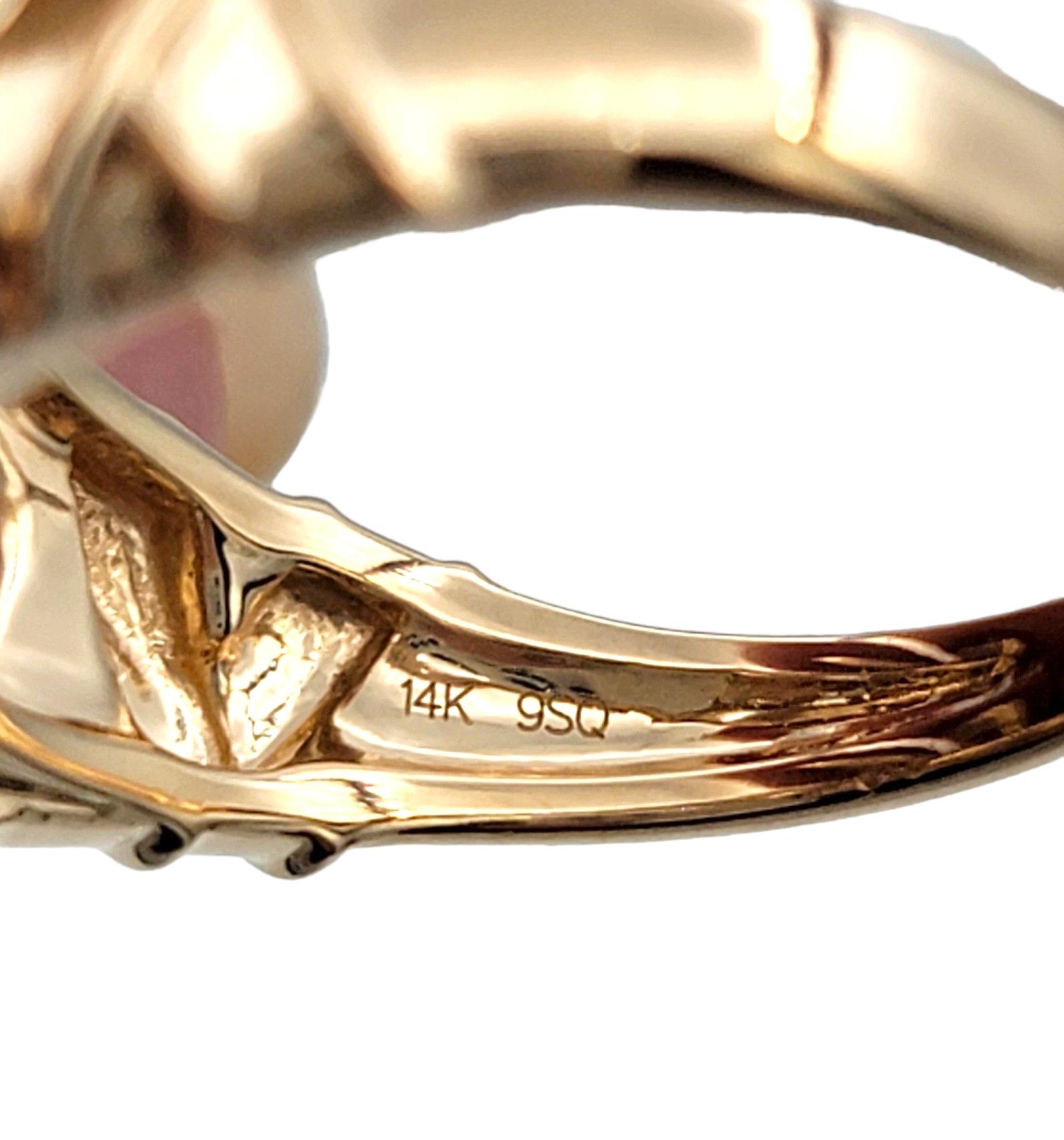 Anello da cocktail con madreperla intagliata e girandola di diamanti in oro rosa 14 carati In condizioni buone in vendita a Scottsdale, AZ