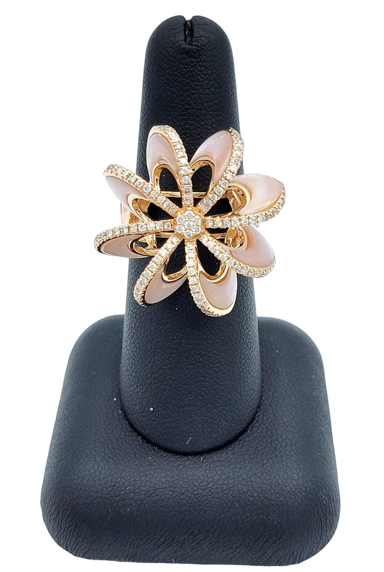 Anello da cocktail con madreperla intagliata e girandola di diamanti in oro rosa 14 carati in vendita 2