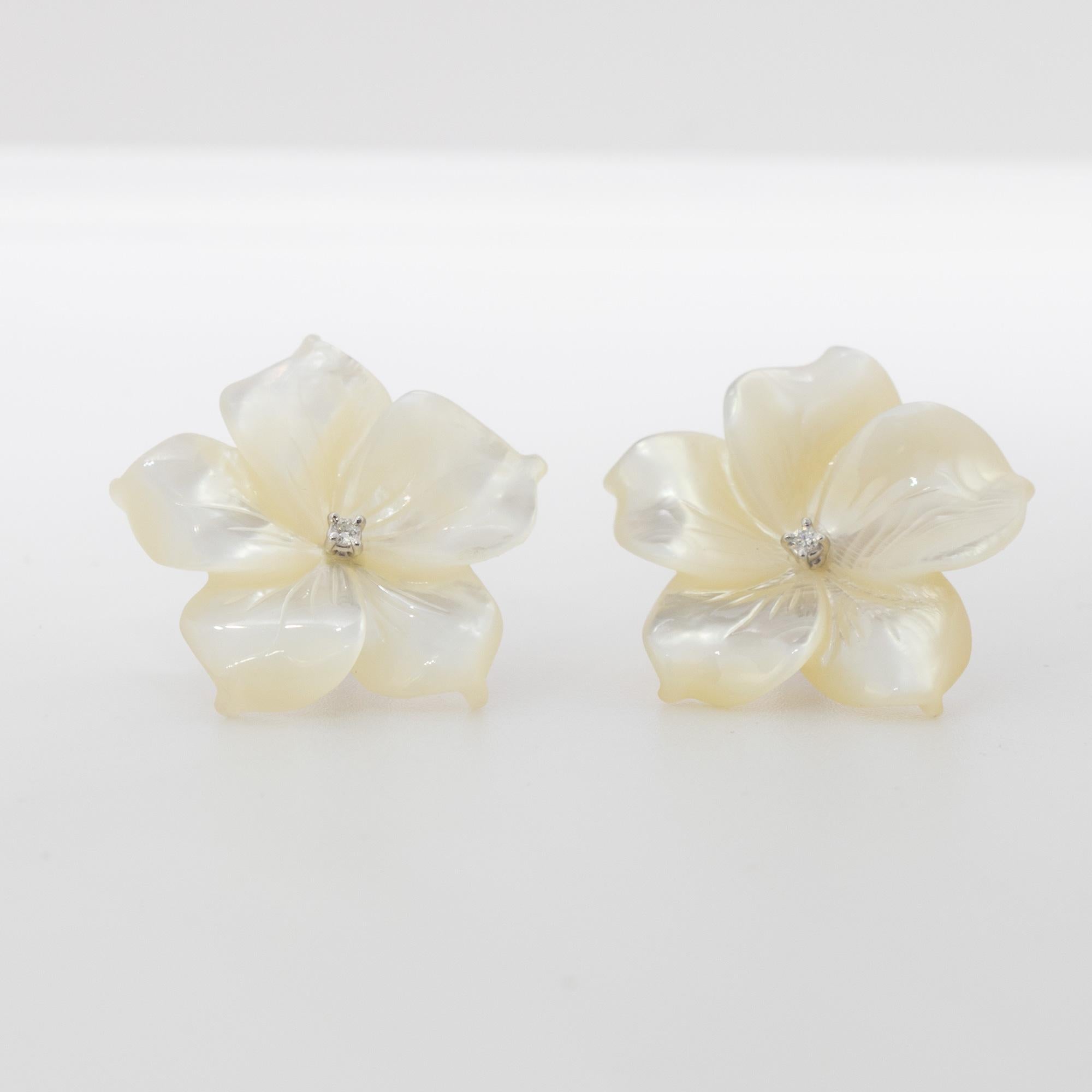 Carved Mother of Pearl Diamond Flower 18k White Gold Stud Cocktail Earrings For Sale 1