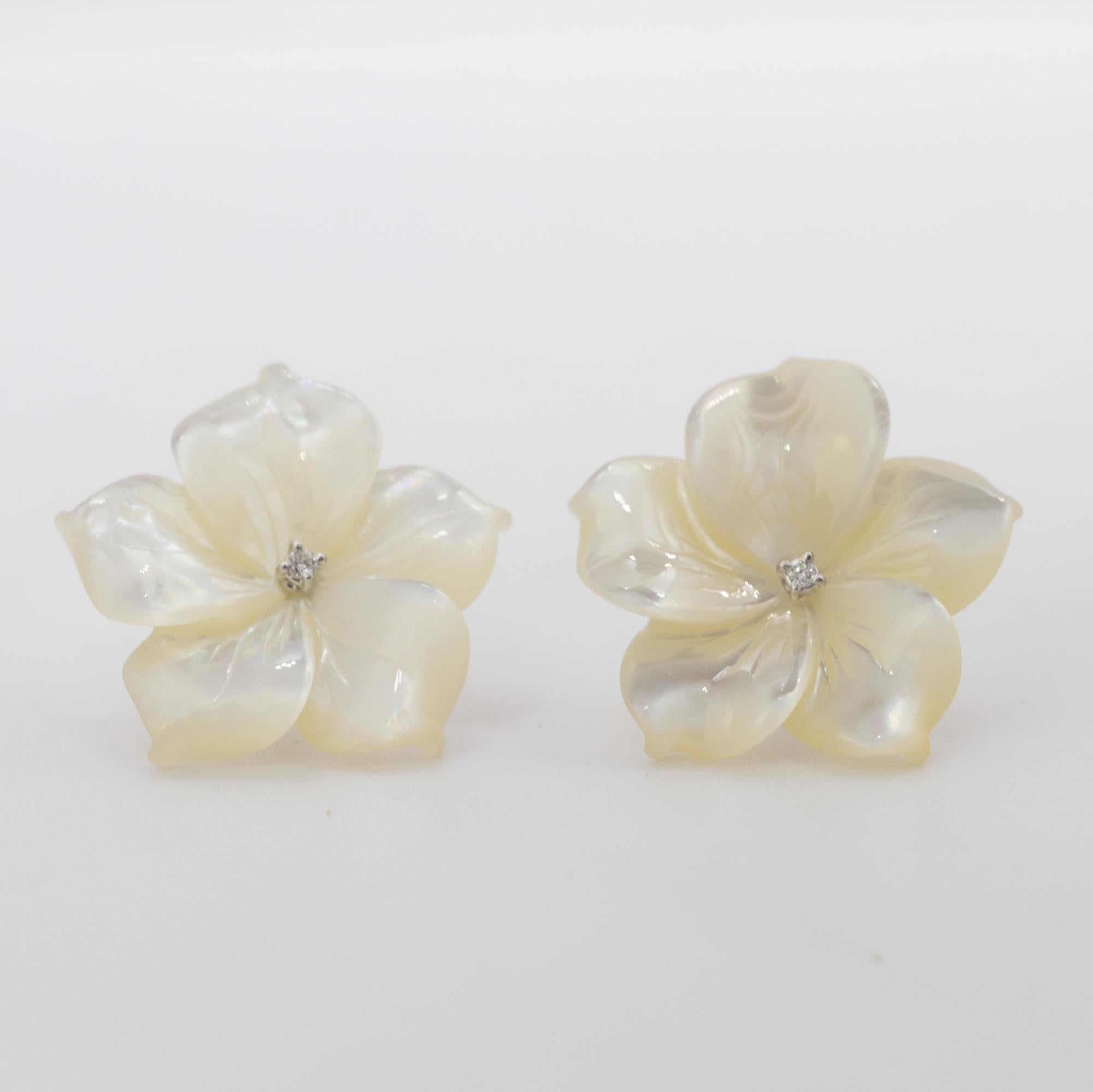 Carved Mother of Pearl Diamond Flower 18K Yellow Gold Stud Cocktail Earrings For Sale 1