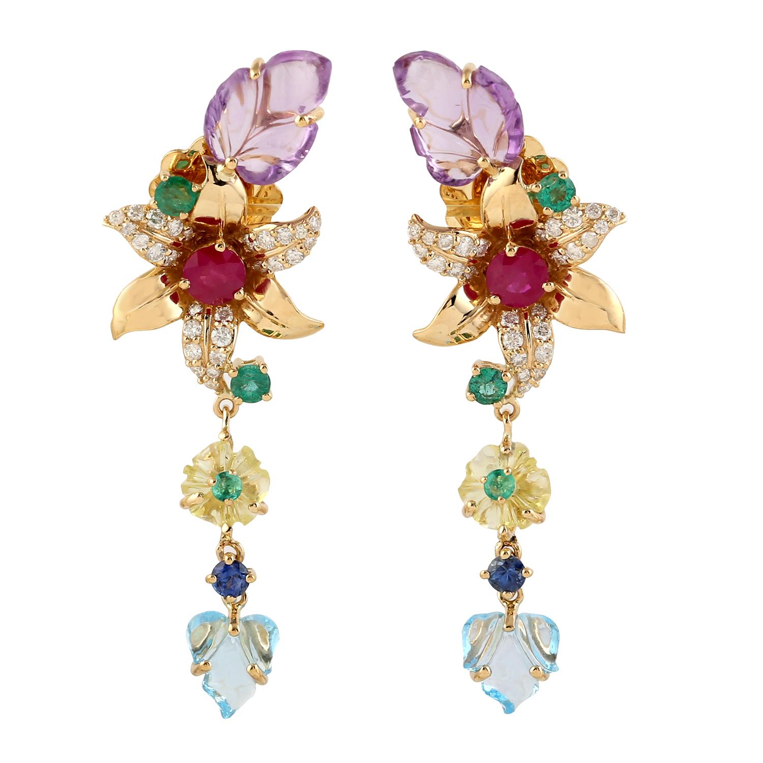 Taille mixte Boucles d'oreilles fleur en or 18 carats avec diamants et plusieurs pierres précieuses sculptées en vente