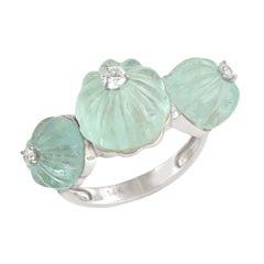 Bague à trois pierres en or blanc 14 carats, sertie d'une émeraude naturelle taillée et de diamants