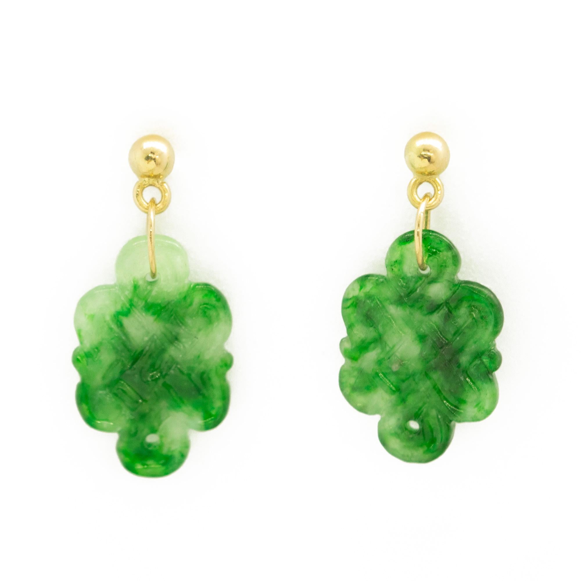 Arts and Crafts Pendants d'oreilles en or jaune 18 carats et jadéite naturelle sculptée Intini Jewels en vente