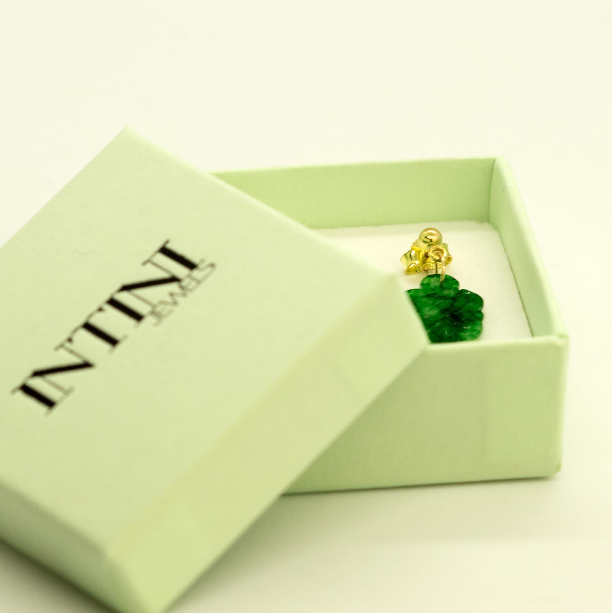 Pendants d'oreilles en or jaune 18 carats et jadéite naturelle sculptée Intini Jewels en vente 1