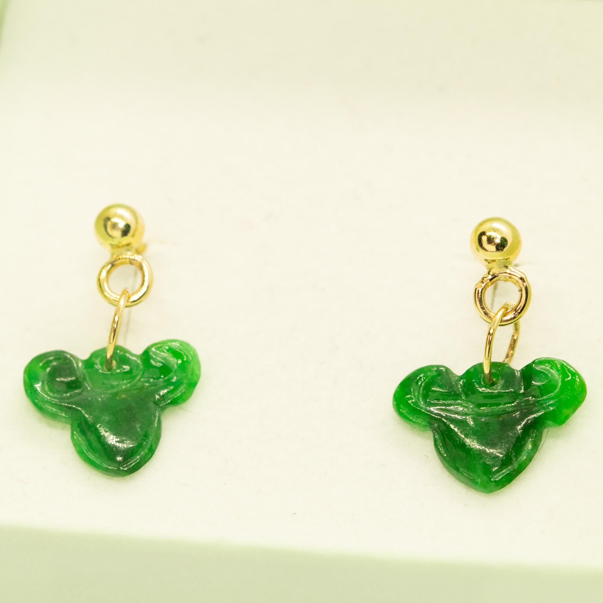 Mixed Cut Carved Natural Jadeite Jade 18K Yellow Gold Dangle Drop Earrings Intini Jewels For Sale