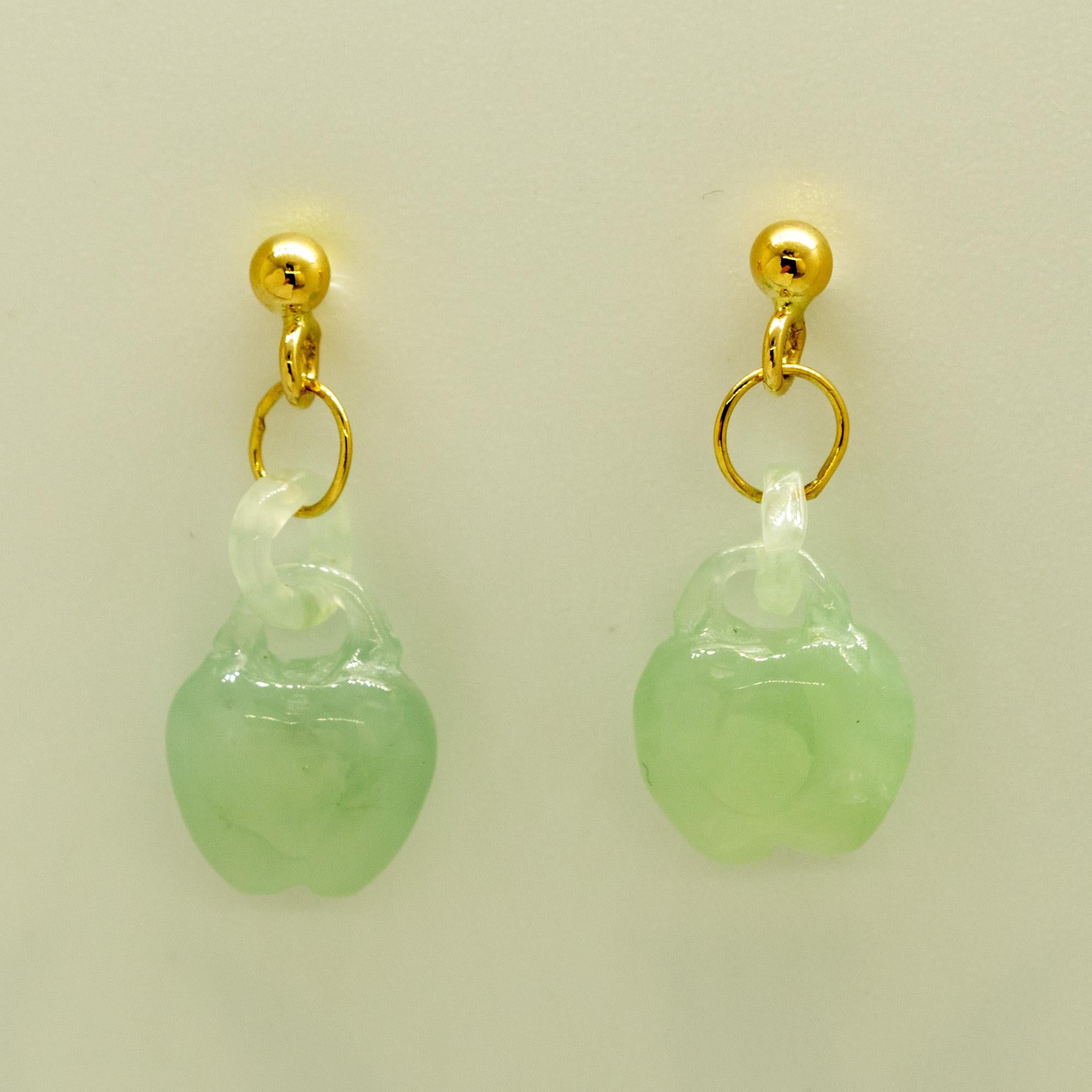 Arts and Crafts Carved Natural Jadeite Jade Apples 18K Yellow Gold Dangle Earrings Intini Jewels For Sale