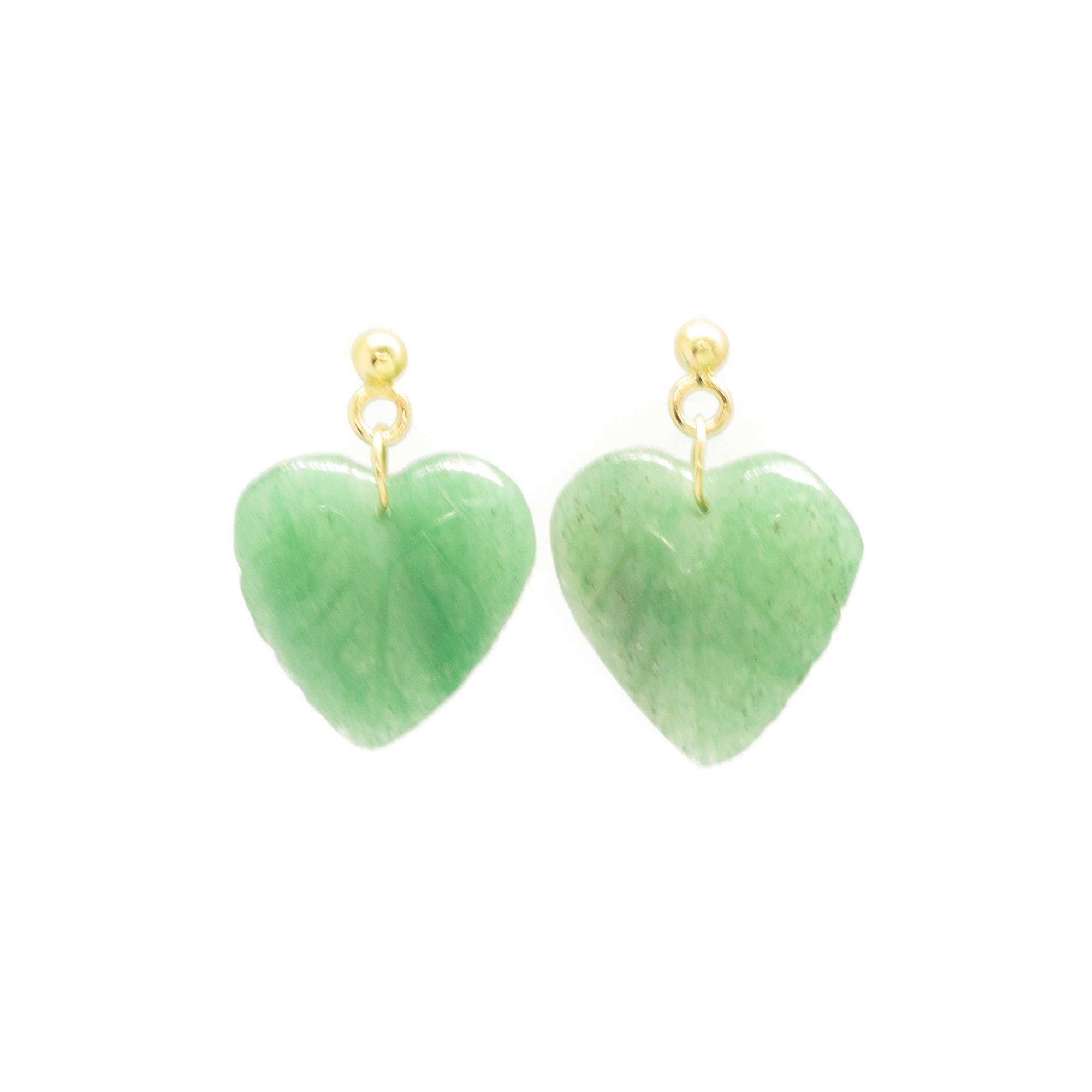 Atemberaubende Ohrringe aus 18-karätigem Gelbgold mit außergewöhnlichen Schnitzereien aus natürlichem Serpentin. 
 
Made in Italy Schmuck mit natürlichen Edelsteinen.

- • 18 Karat Gelbgold
- • Serpentinen-Schnitzereien: 1.8 x 0,8 cm
- •