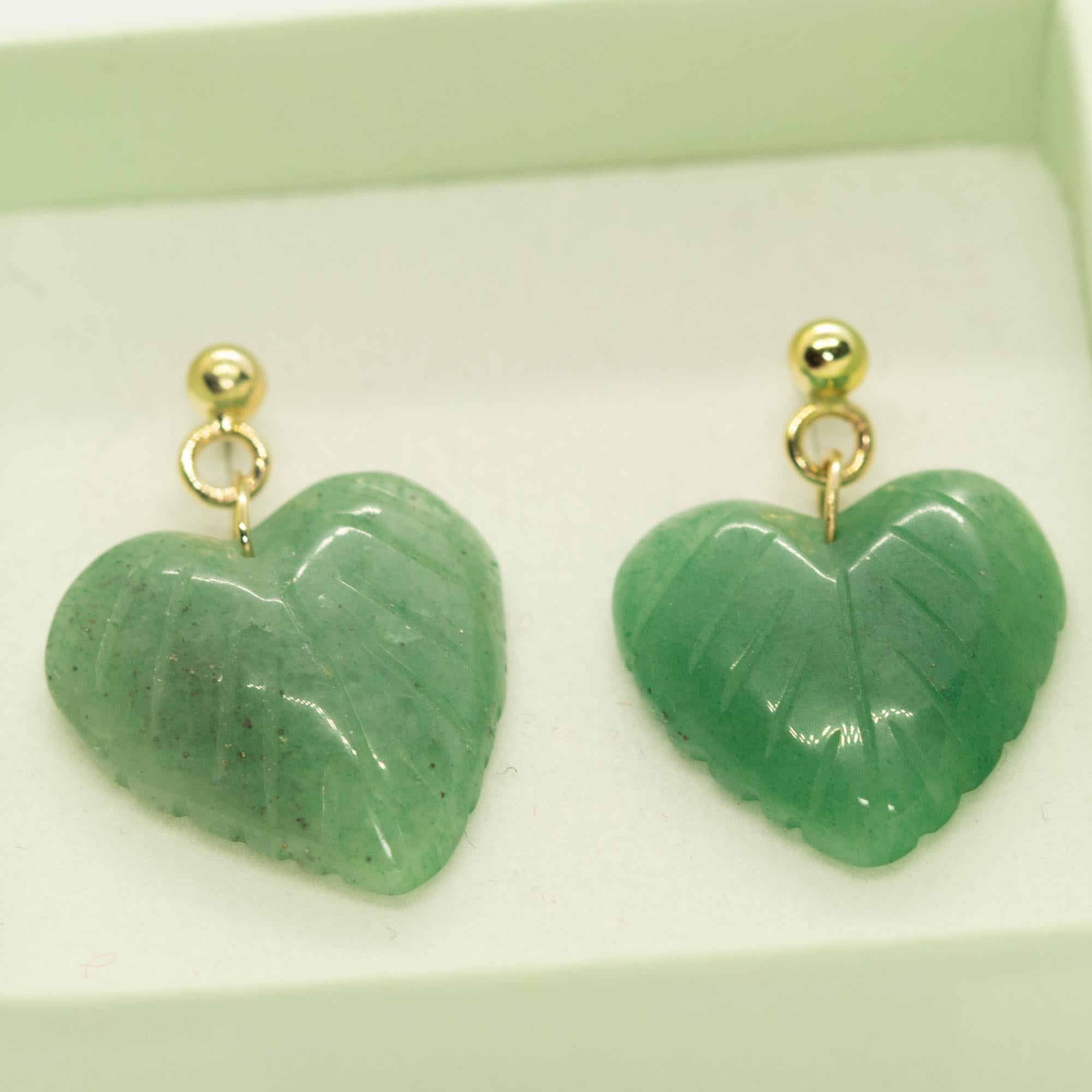 Geschnitzte natürliche Serpentinblätter 18K Gelbgold Ohrringe Intini Juwelen im Zustand „Neu“ im Angebot in Milano, IT