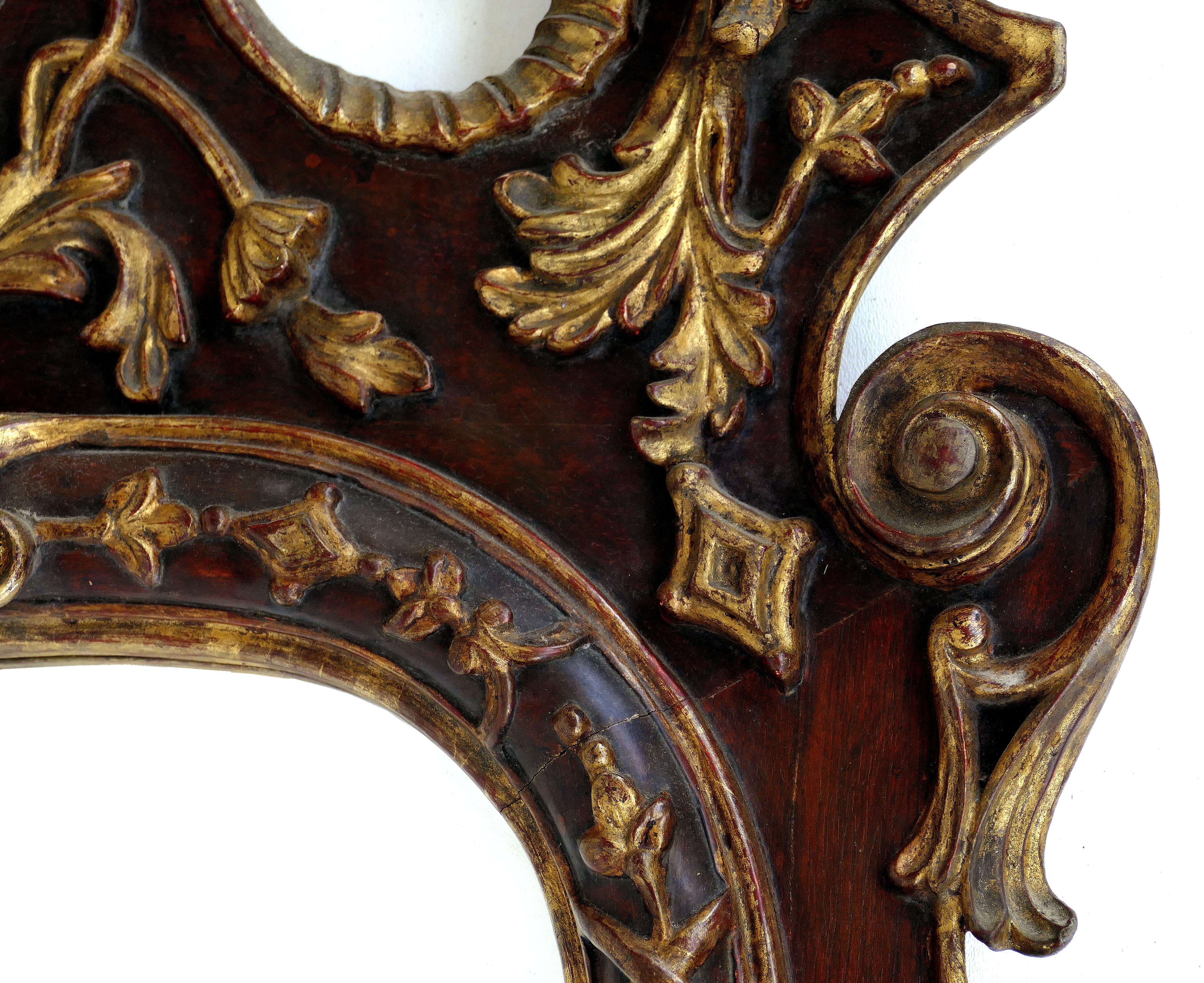 Hand-Carved Carved Neoclassical Giltwood Mirror with Corinthian Columns and Acanthus Leaves  For Sale