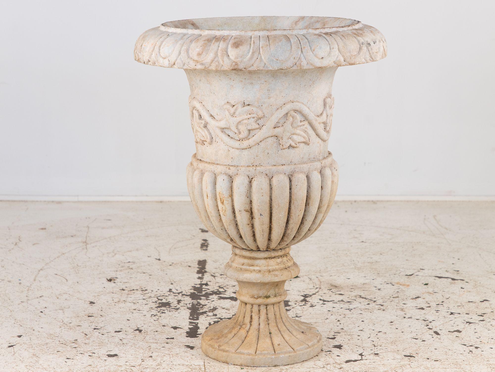 Carved Neoclassical Marble Urn, Italy Early 20th C. For Sale 2