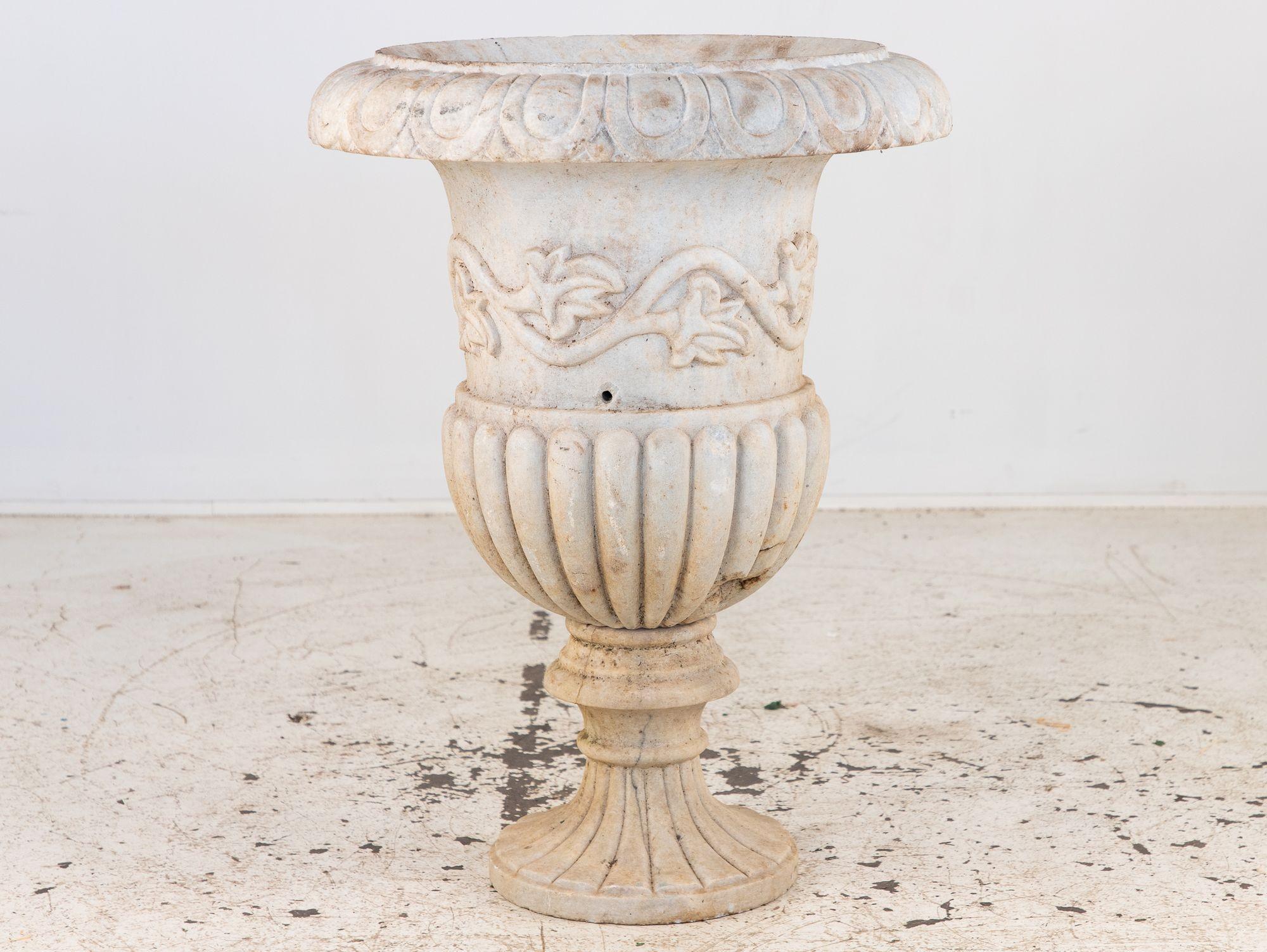 Carved Neoclassical Marble Urn, Italy Early 20th C. For Sale 3