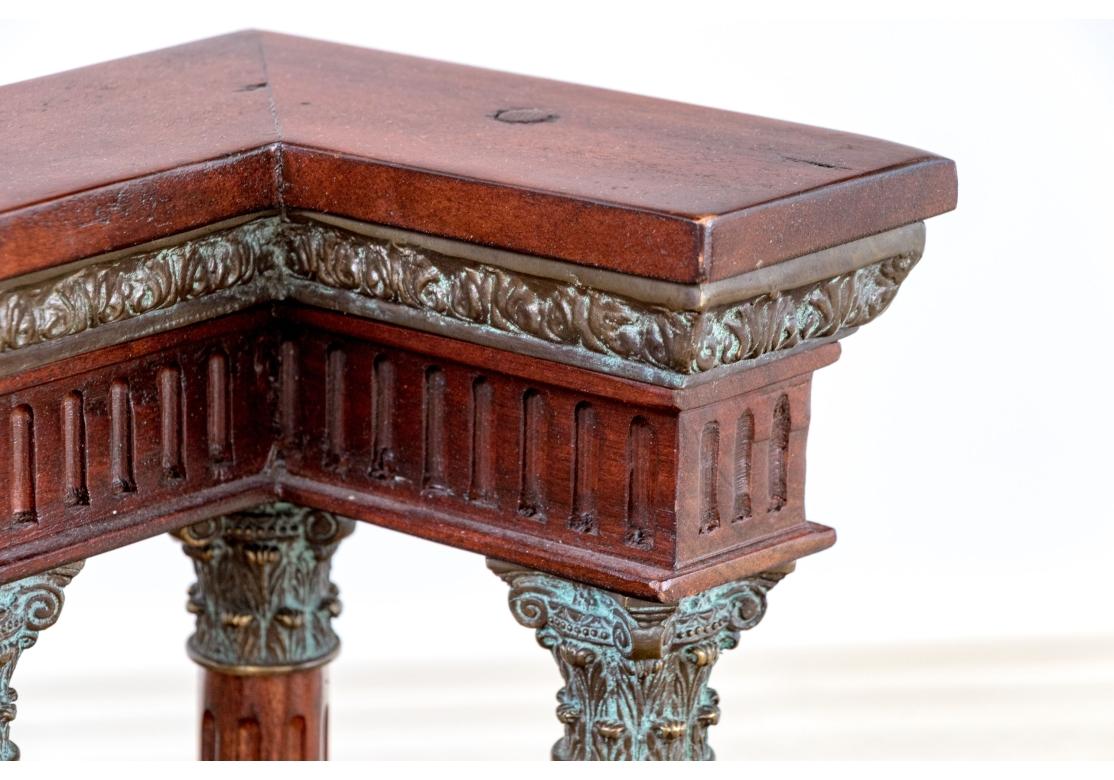 20ième siècle Élément architectural néoclassique en bois et bronze sculpté après le Grand Tour en vente