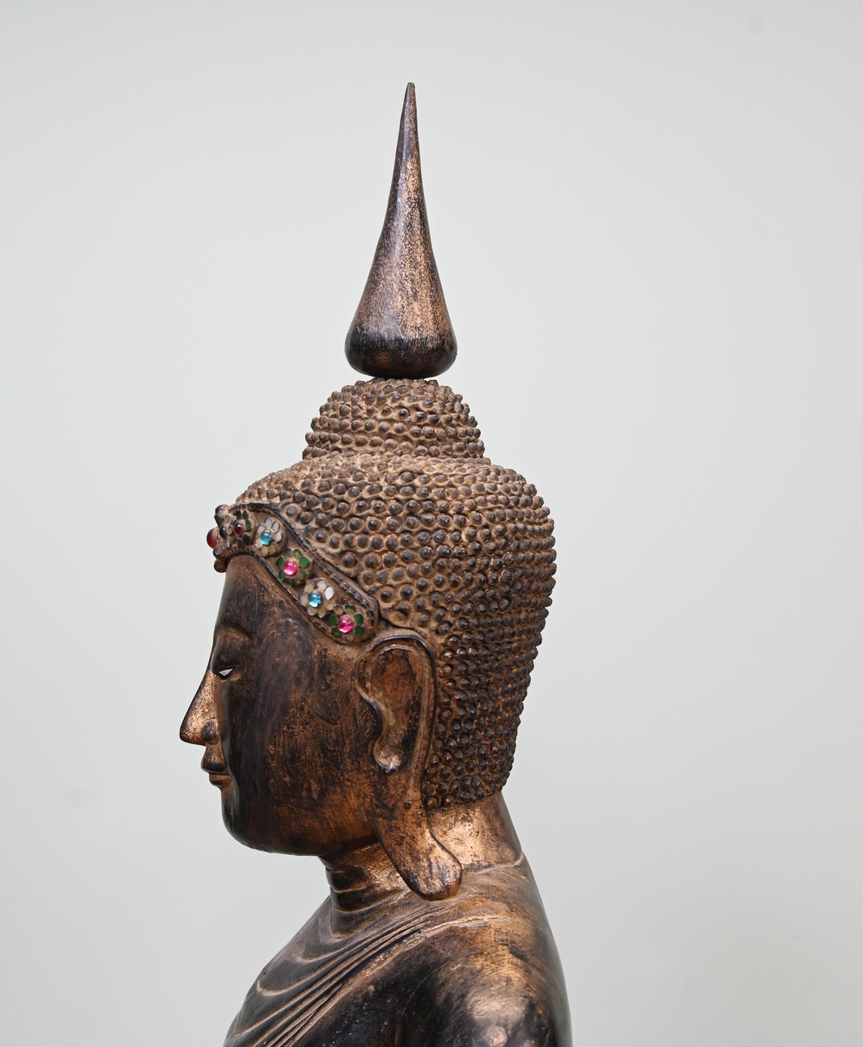 Statua di Buddha nepalese scolpita Scultura buddista Nepal in vendita 13