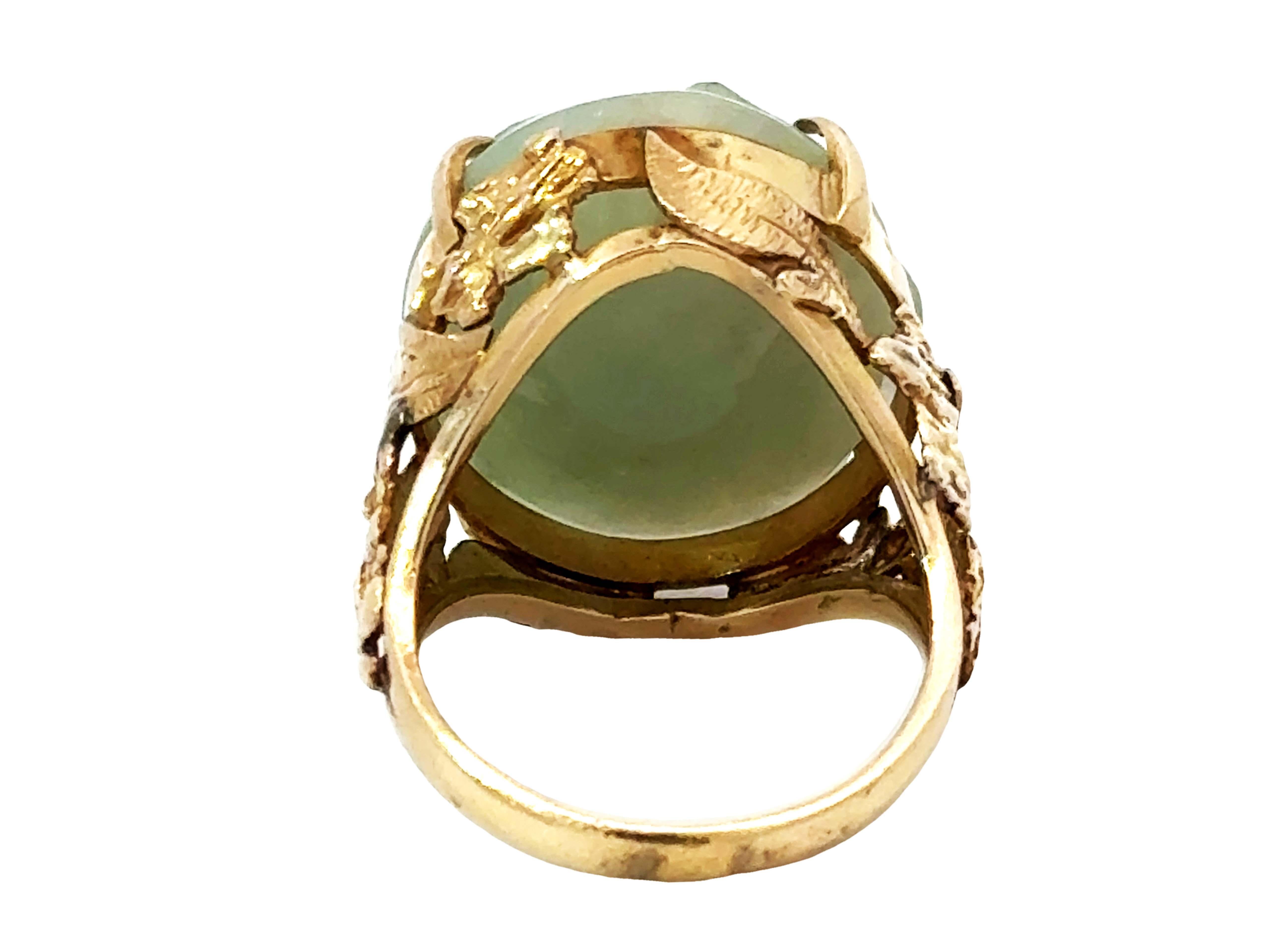 Carved Nephrite Jade Ring 14K Yellow Gold For Sale 1