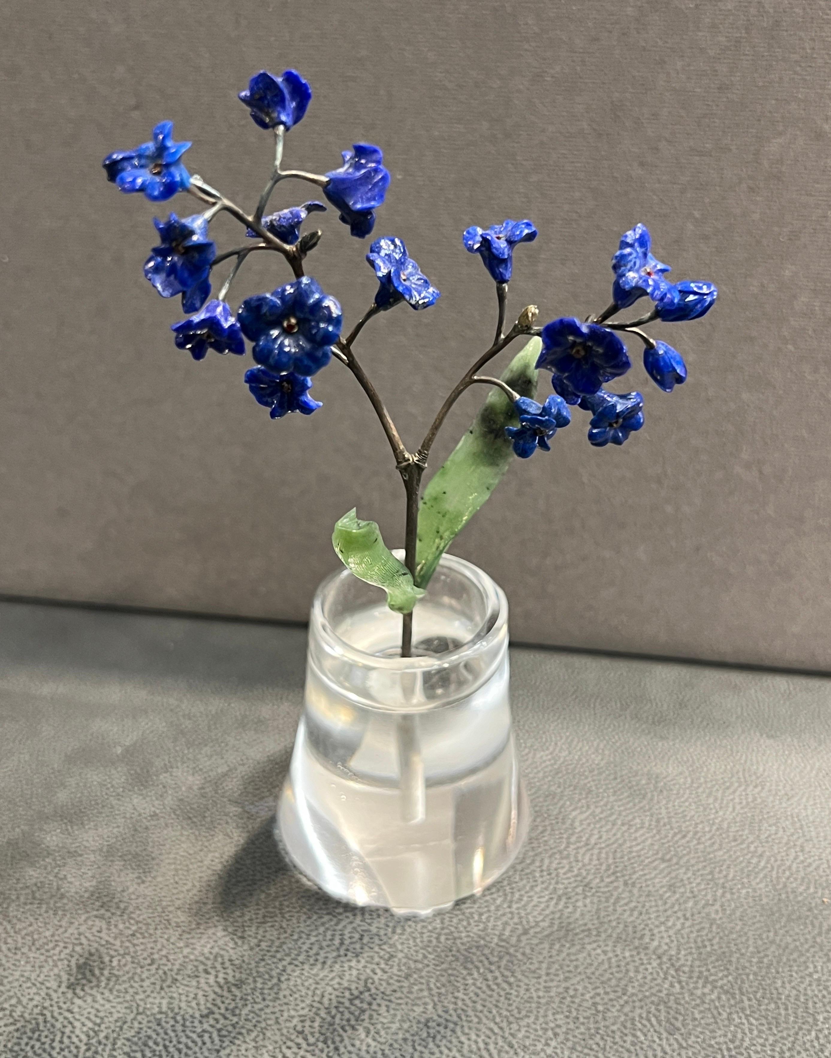 Blumentopf aus geschnitztem Nephrit, Lapislazuli und Bergkristall im Angebot 5