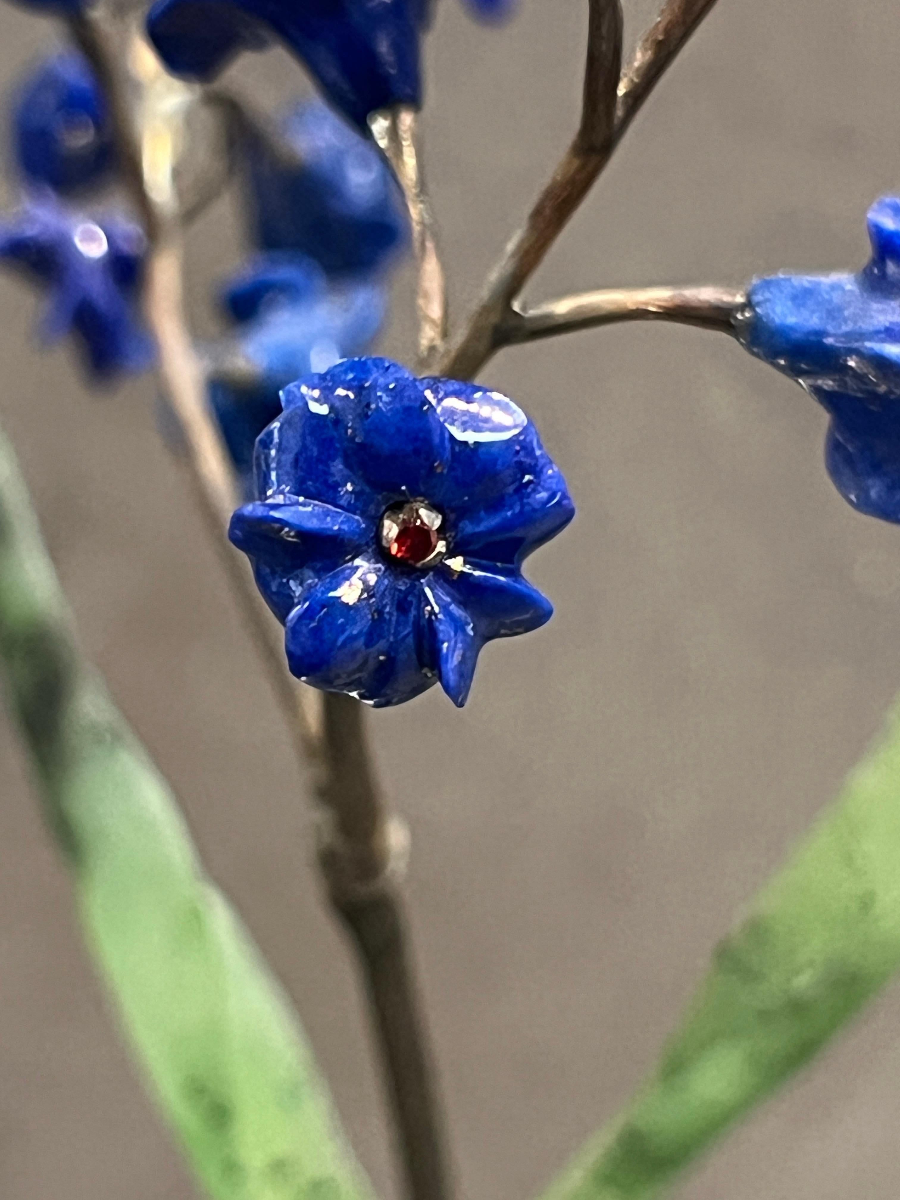 Blumentopf aus geschnitztem Nephrit, Lapislazuli und Bergkristall im Angebot 2