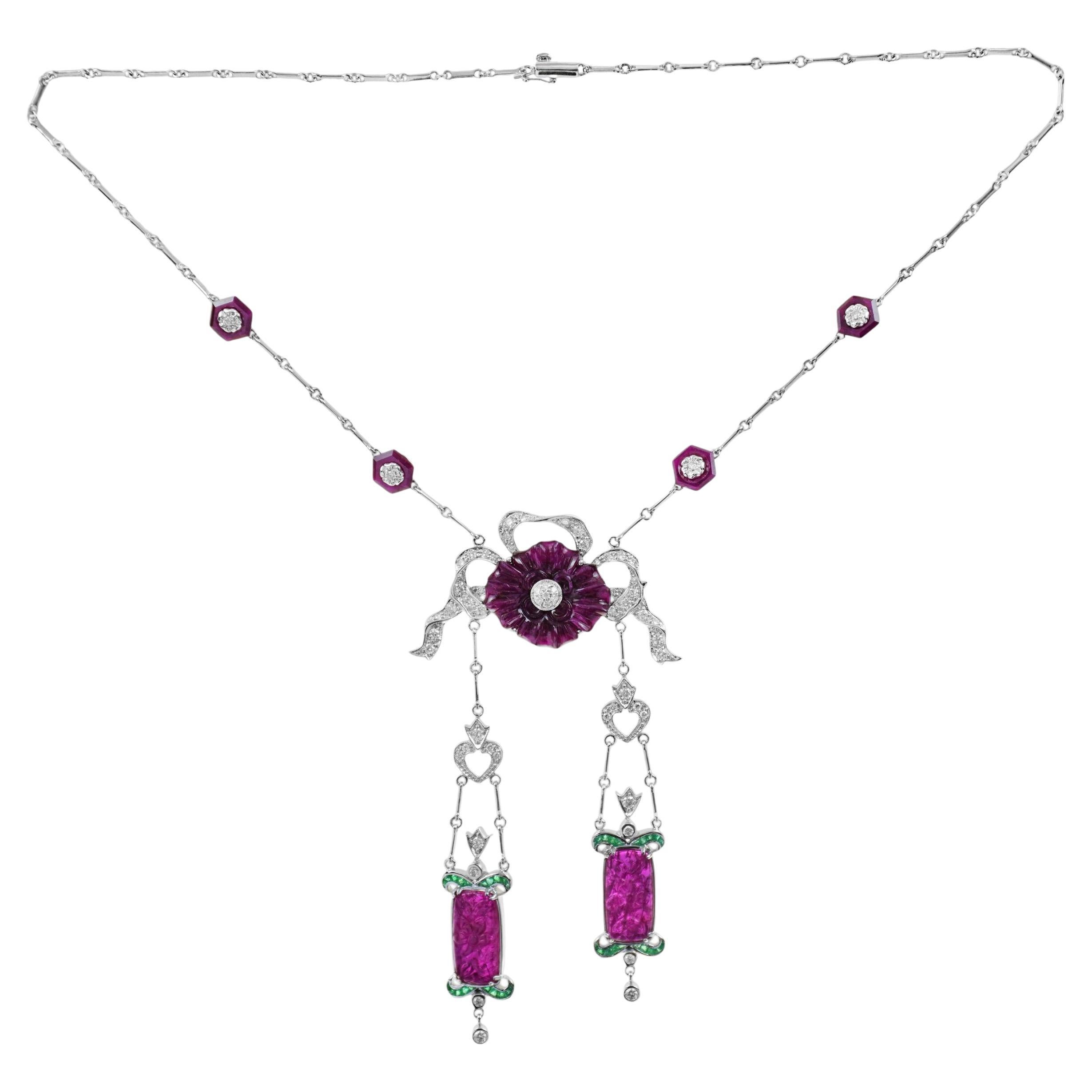 Collier en or blanc 18K, sculpté et non chauffé, rubis rose rouge, émeraude verte et diamant en vente