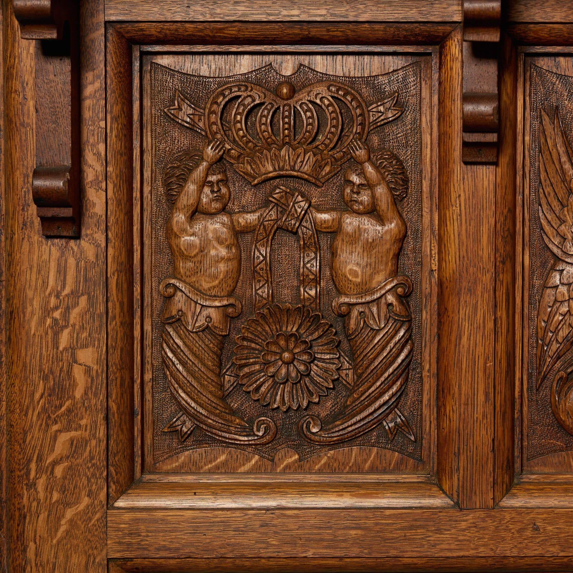 XIXe siècle Cheminée ancienne en chêne sculpté en vente