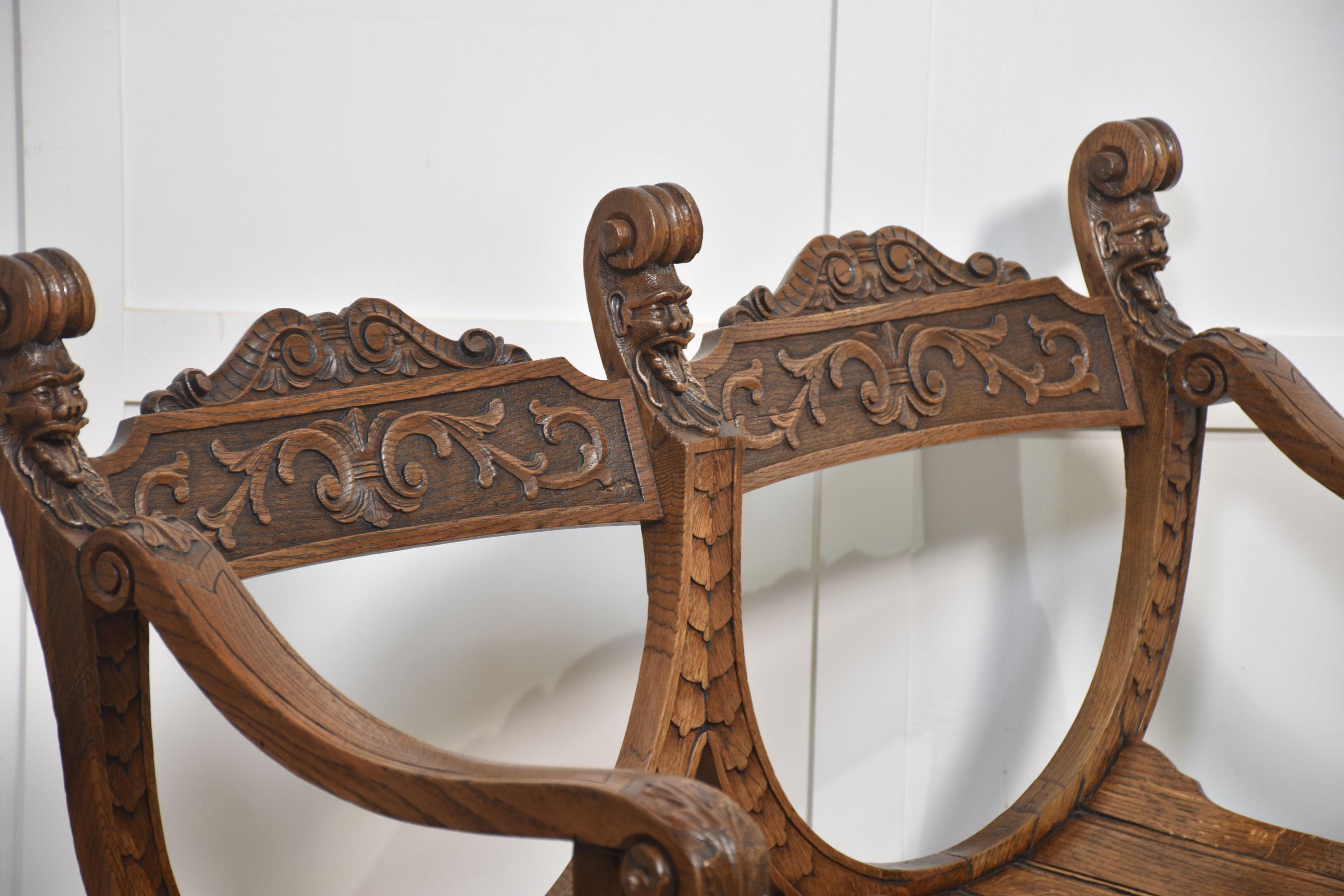 Britannico Panchina in Oak intagliata in vendita