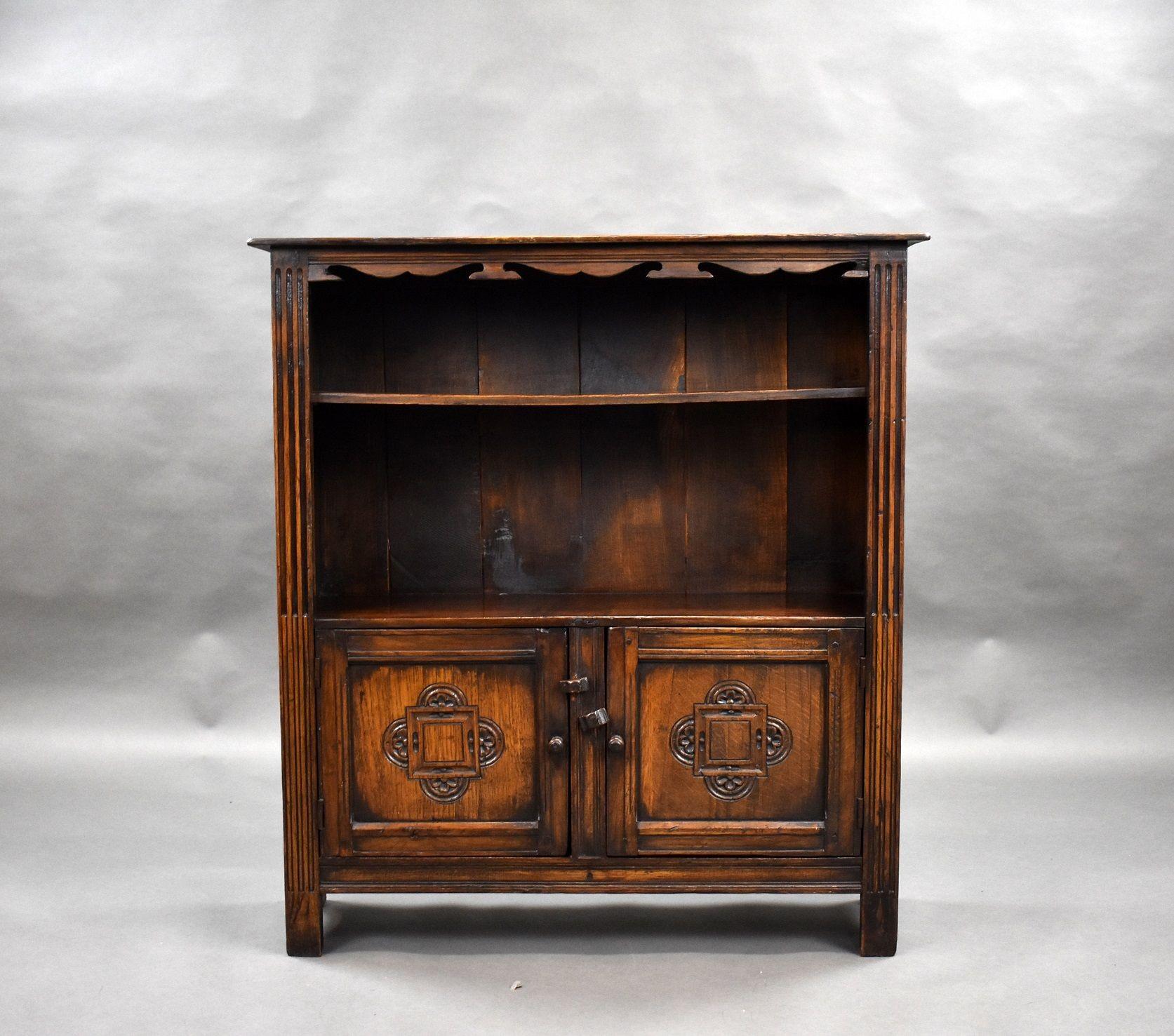 Carved Oak Bookcase/Cabinet In Good Condition For Sale In Chelmsford, Essex