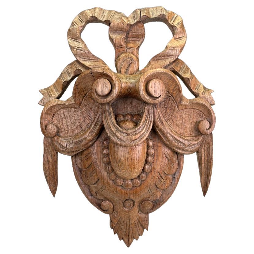Cartouche en chêne sculpté de style Louis XV, vers 1880