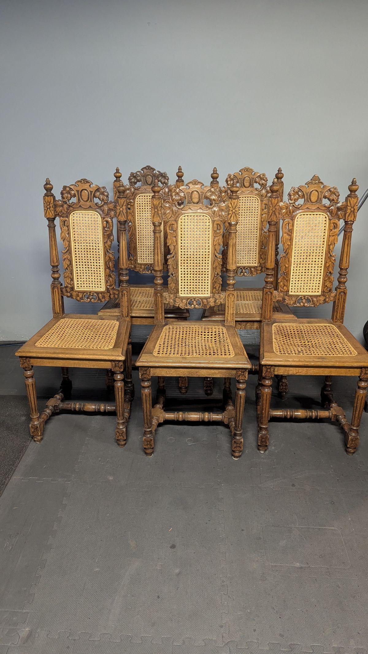 Set di 6 sedie in Oak intagliate in vendita 3