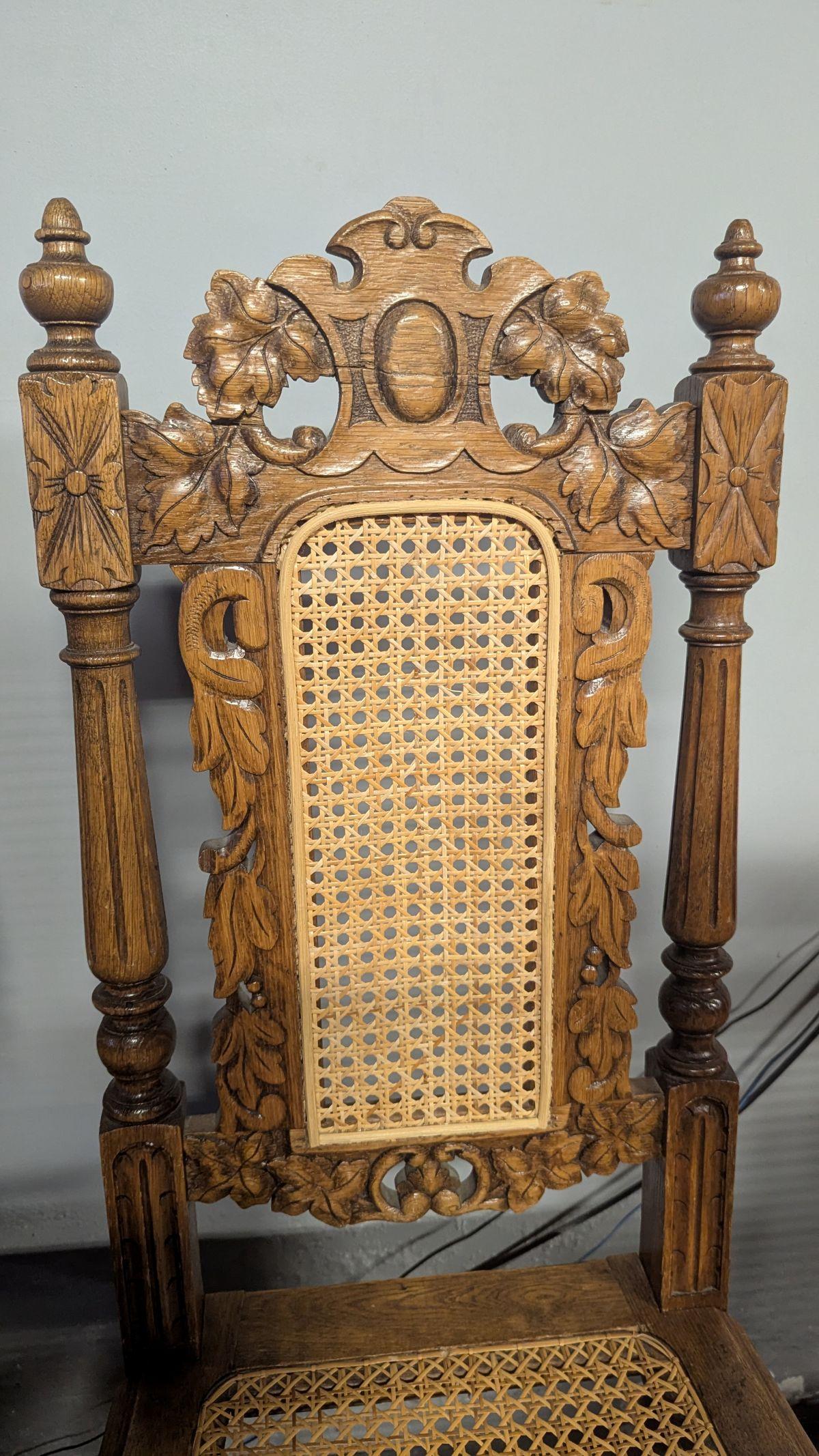 Set di 6 sedie in Oak intagliate in vendita 5