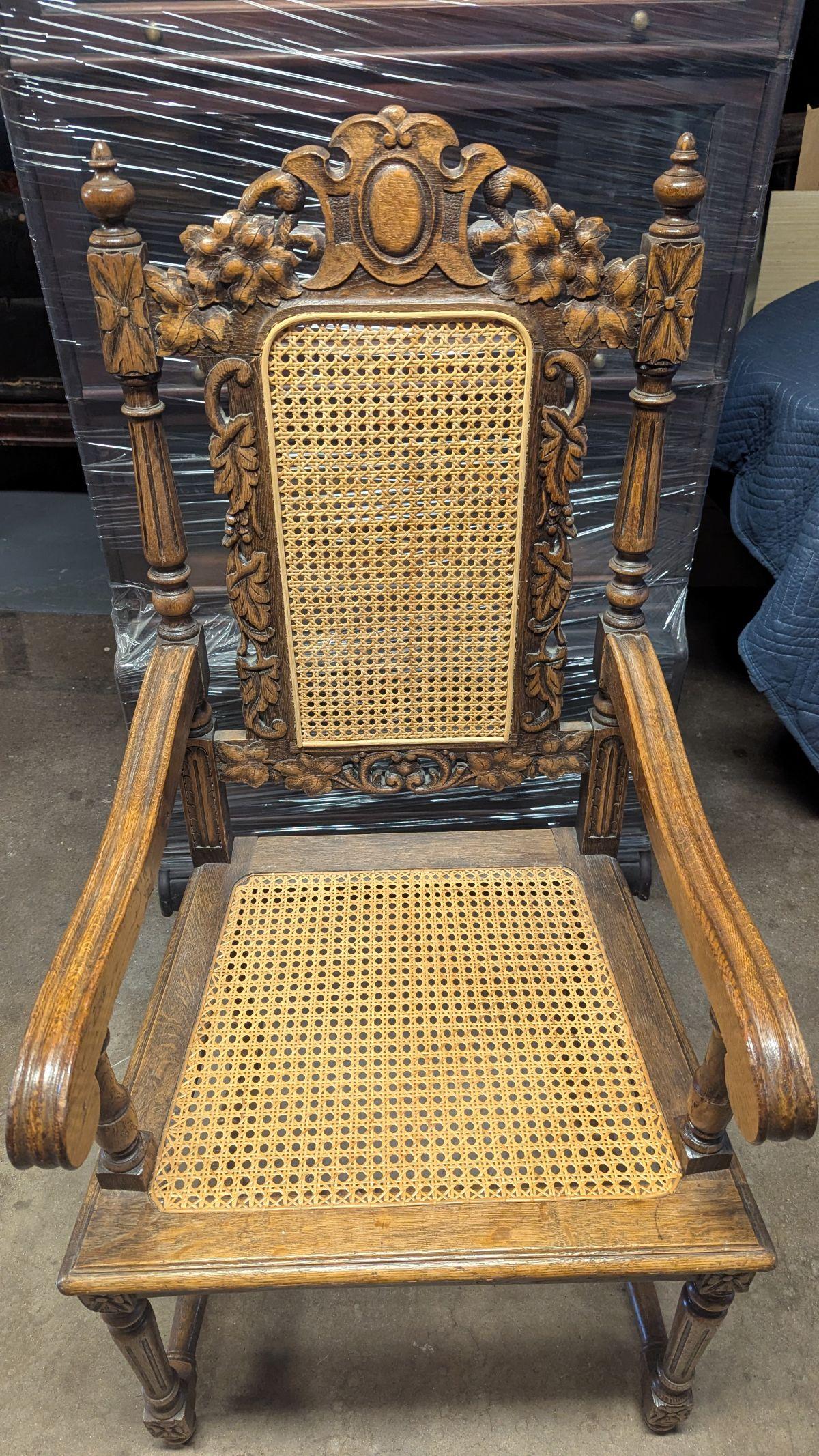 Set di 6 sedie in Oak intagliate in vendita 6