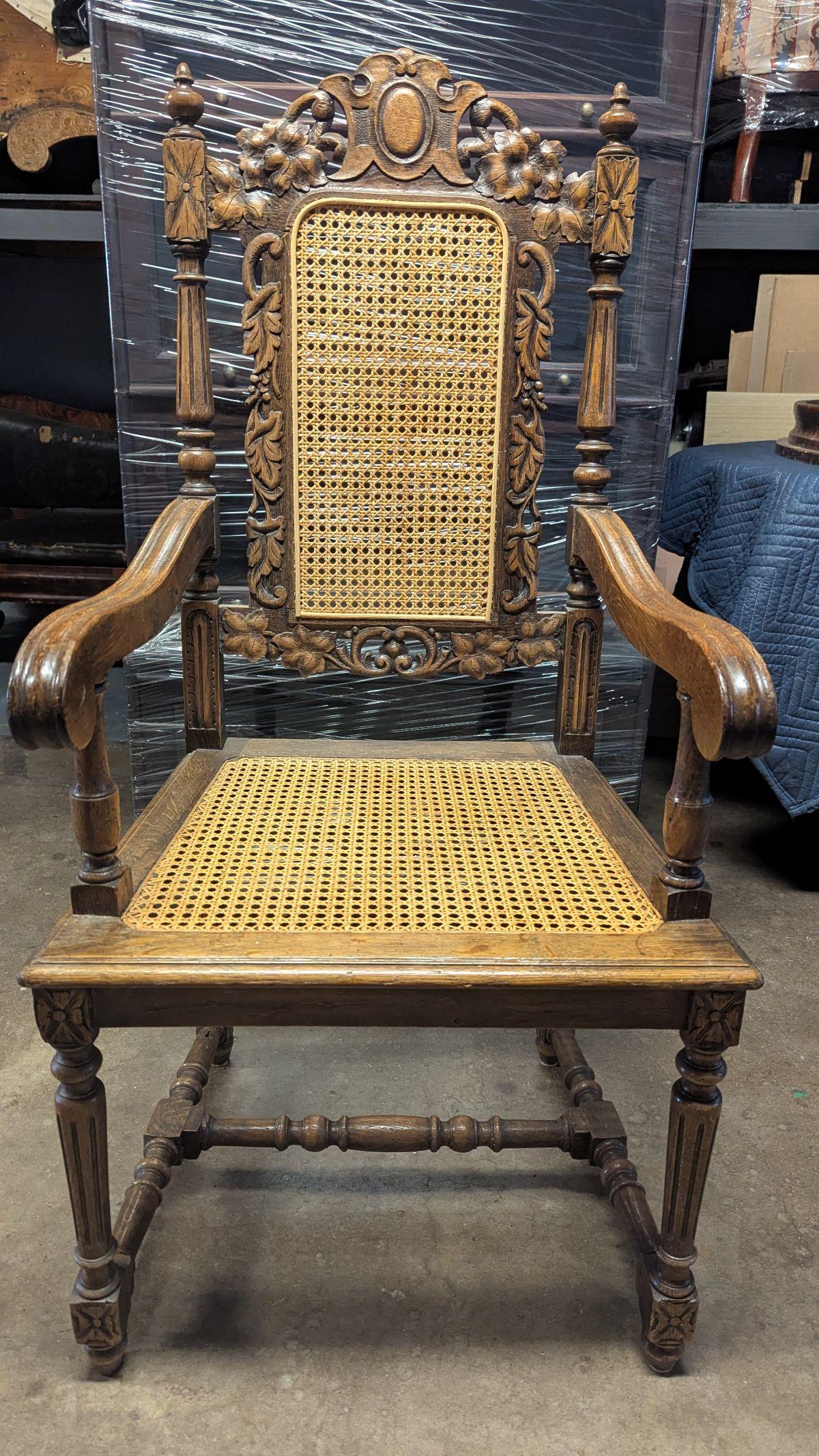 Set di 6 sedie in Oak intagliate in vendita 7
