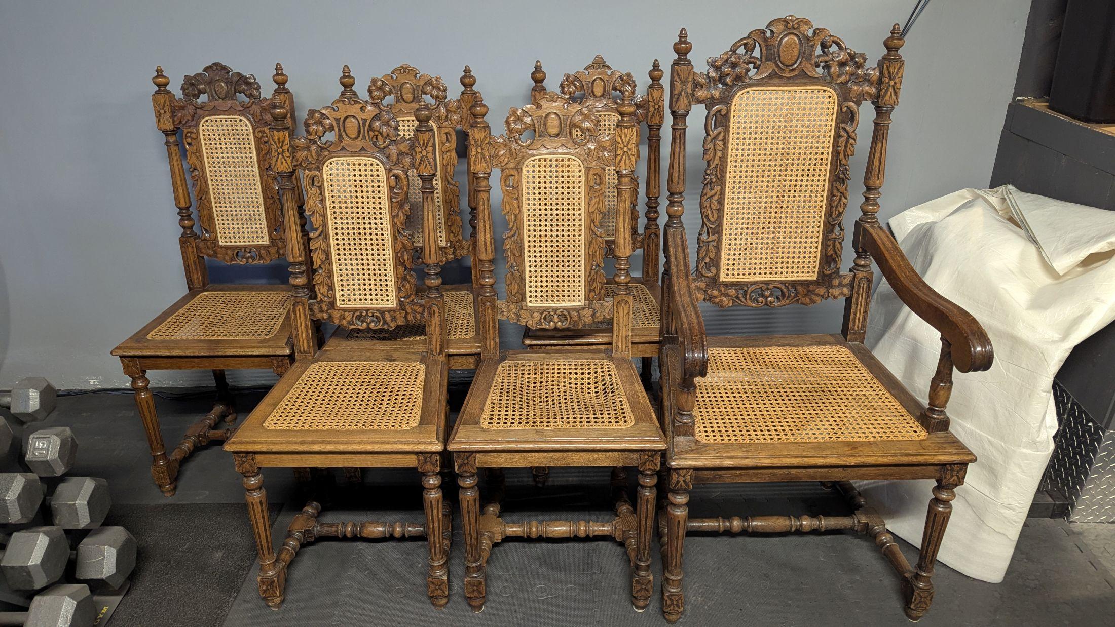Set di 6 sedie in Oak intagliate in vendita 8