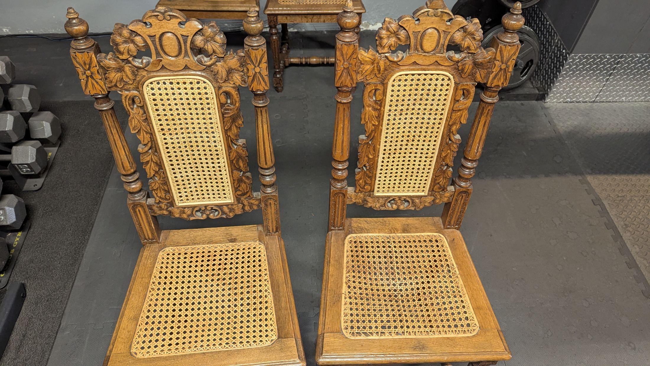 XIX secolo Set di 6 sedie in Oak intagliate in vendita
