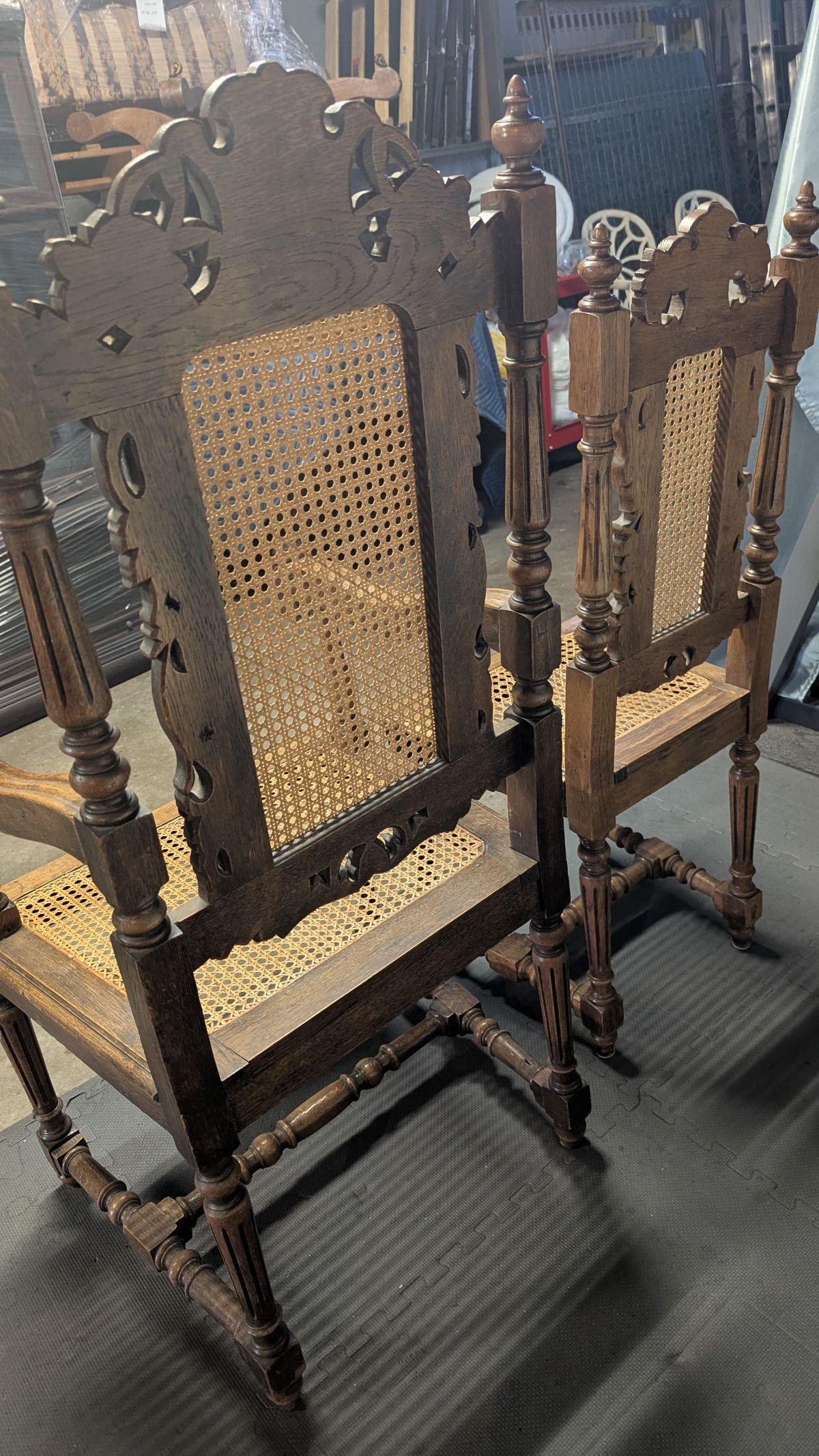 Set di 6 sedie in Oak intagliate in vendita 2