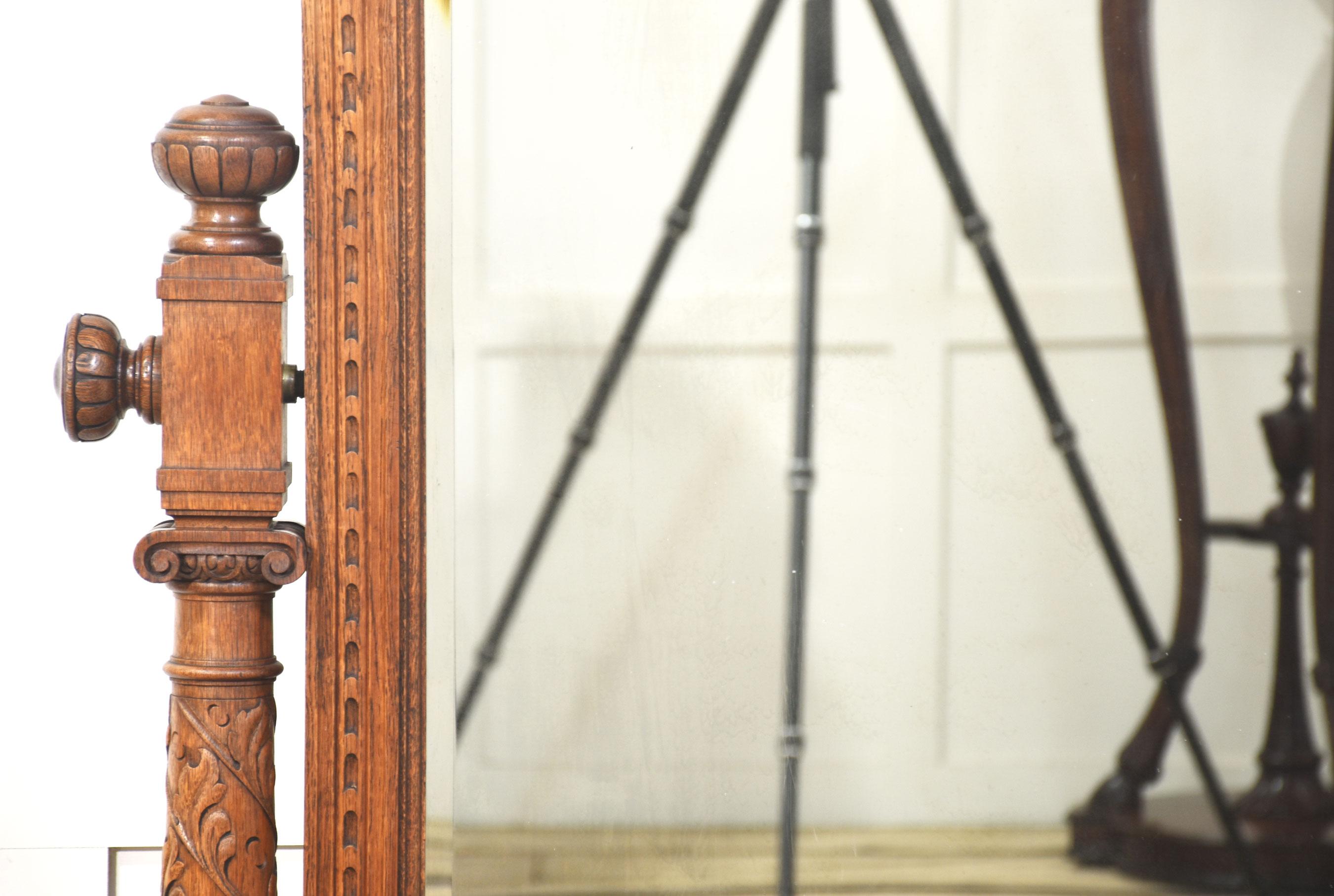 Carved oak cheval mirror In Good Condition For Sale In Cheshire, GB