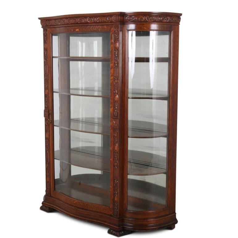 Carved Oak China Cabinet with Curved Glass In Good Condition In Vancouver, British Columbia