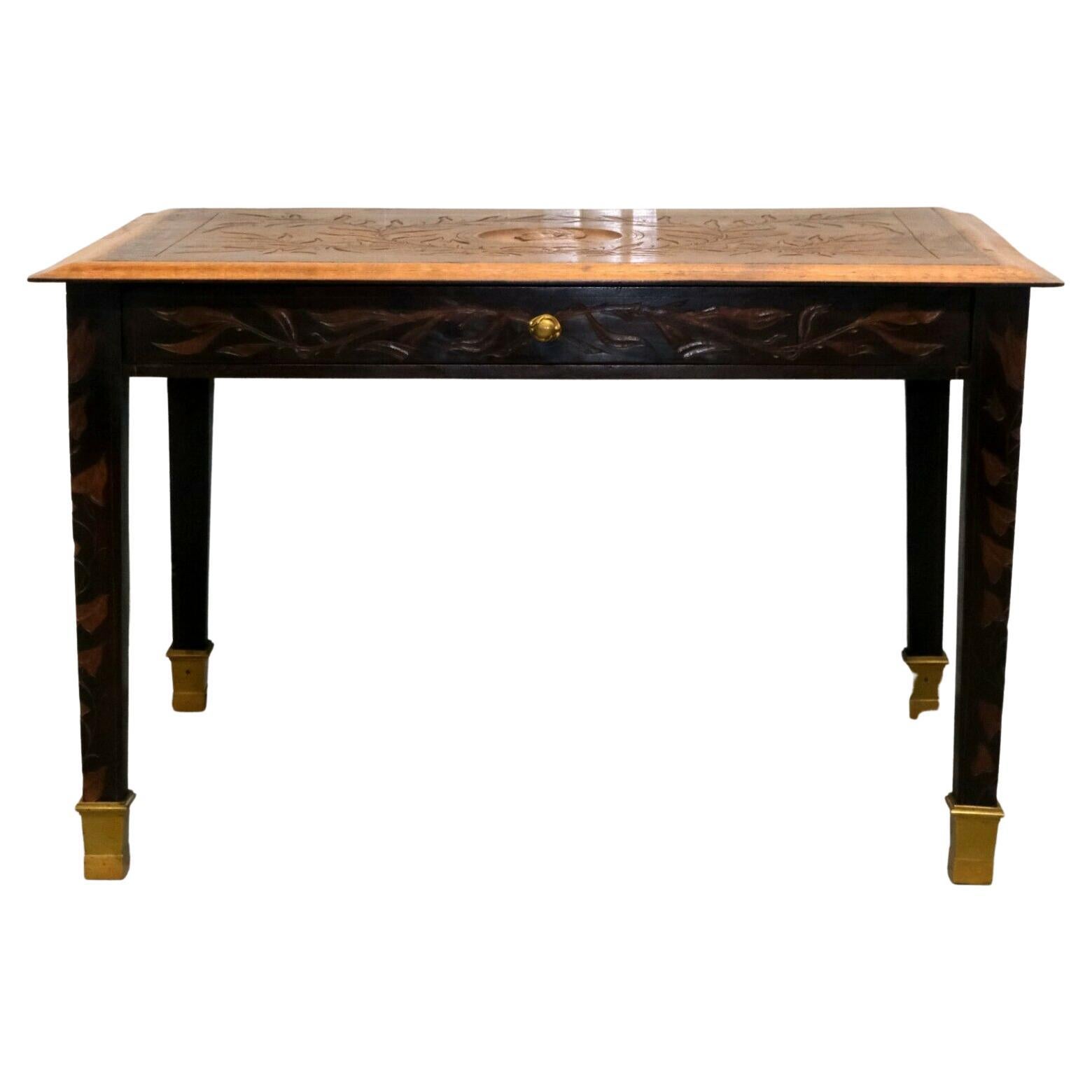 We are delighted to offer for sale this beautifully carved coffee table of Albert I king of Belgium with brass finished legs.

To talk a little bit about him, he was the king of the Belgiums between 1909/1934, who led the Belgian army during World