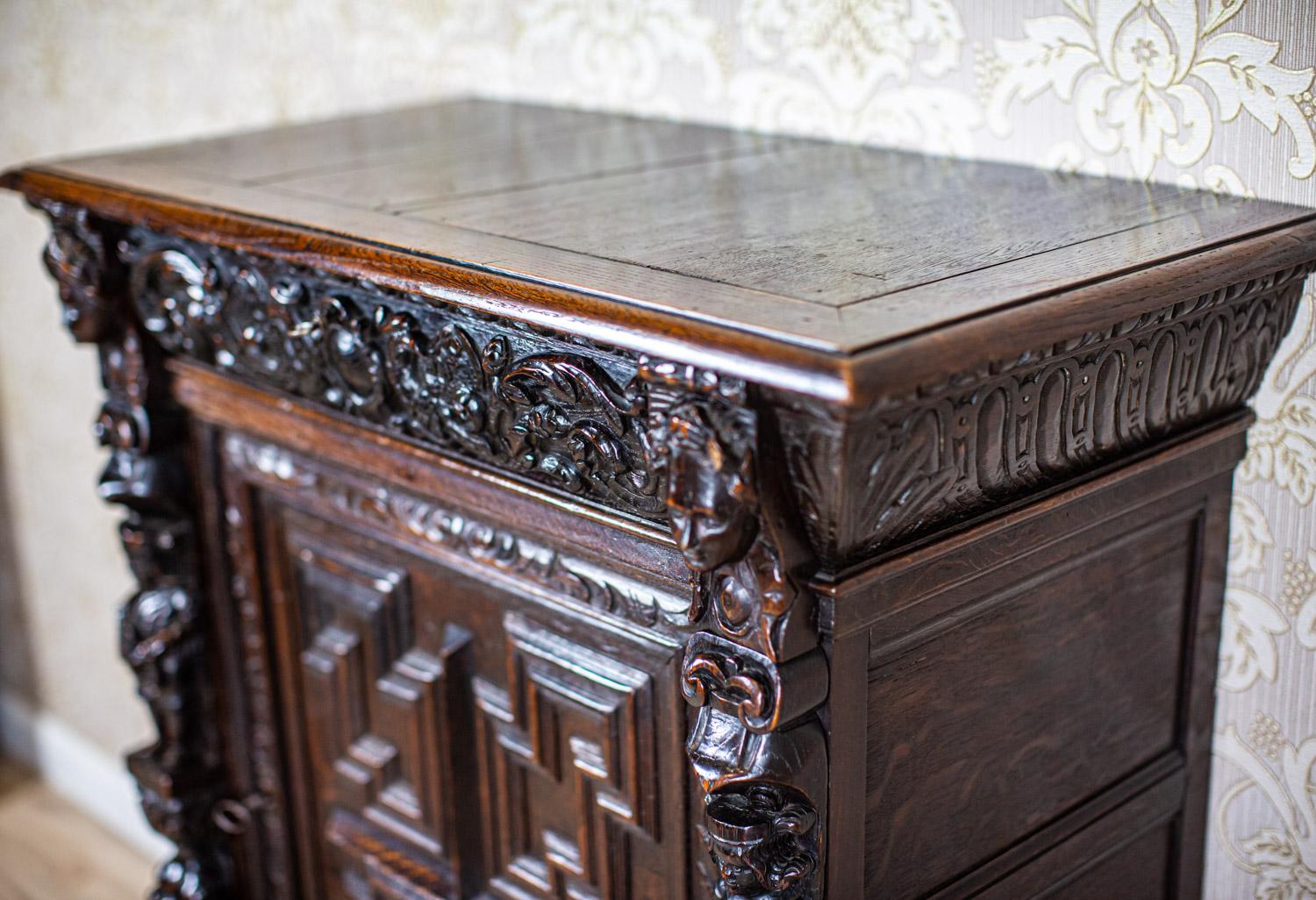 Massive Carved Oak Commode from the Late 19th Century In Good Condition For Sale In Opole, PL