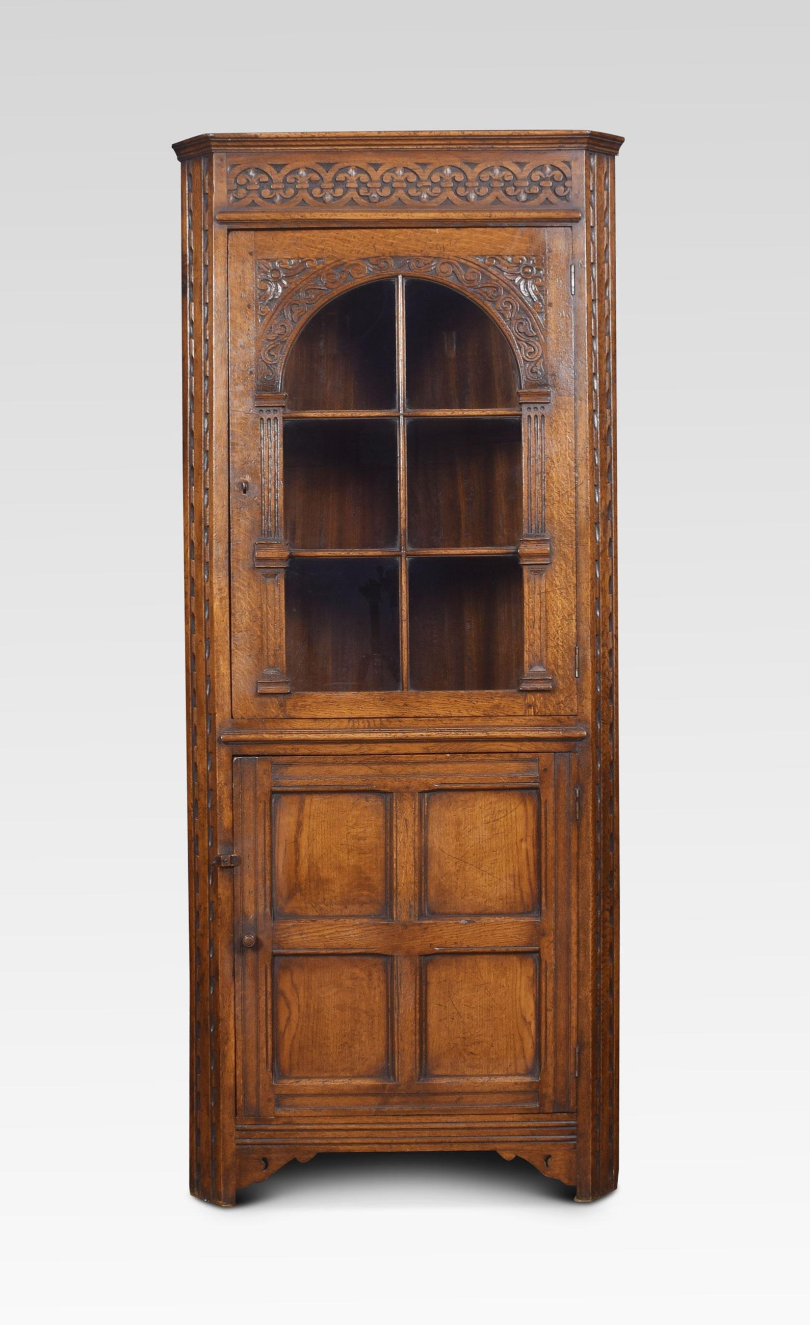 Oak corner display cabinet, the carved arched frieze to the glazed door opening to reveal the shelved interior. The base section fitted with panel door all raised up on block feet.
Dimensions:
Height 72 inches
Width 30 inches
Depth 20 inches.