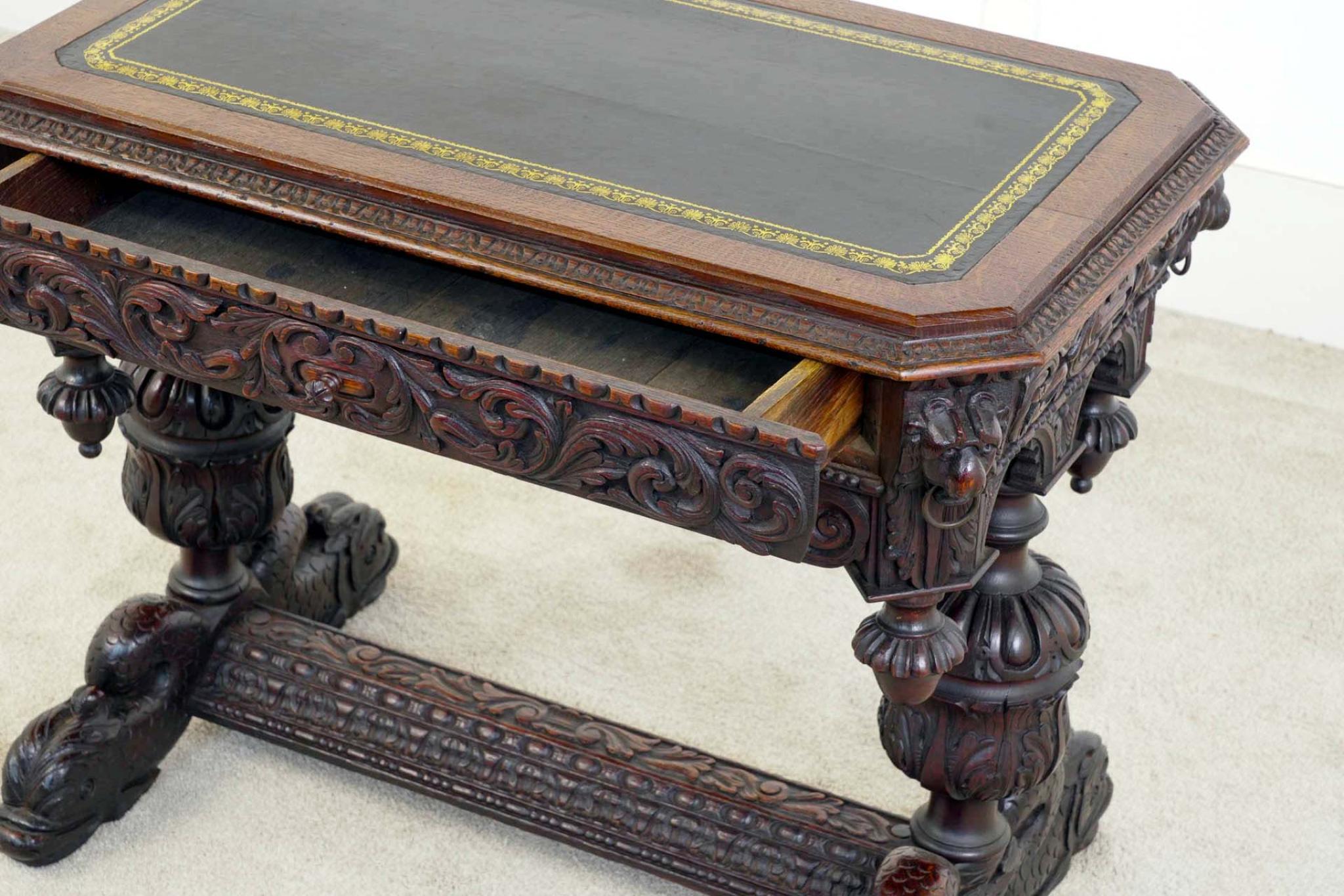 Geschnitzter Eichenschreibtisch Renaissance-Revival-Schreibtisch Viktorianisch 1840 im Angebot 3