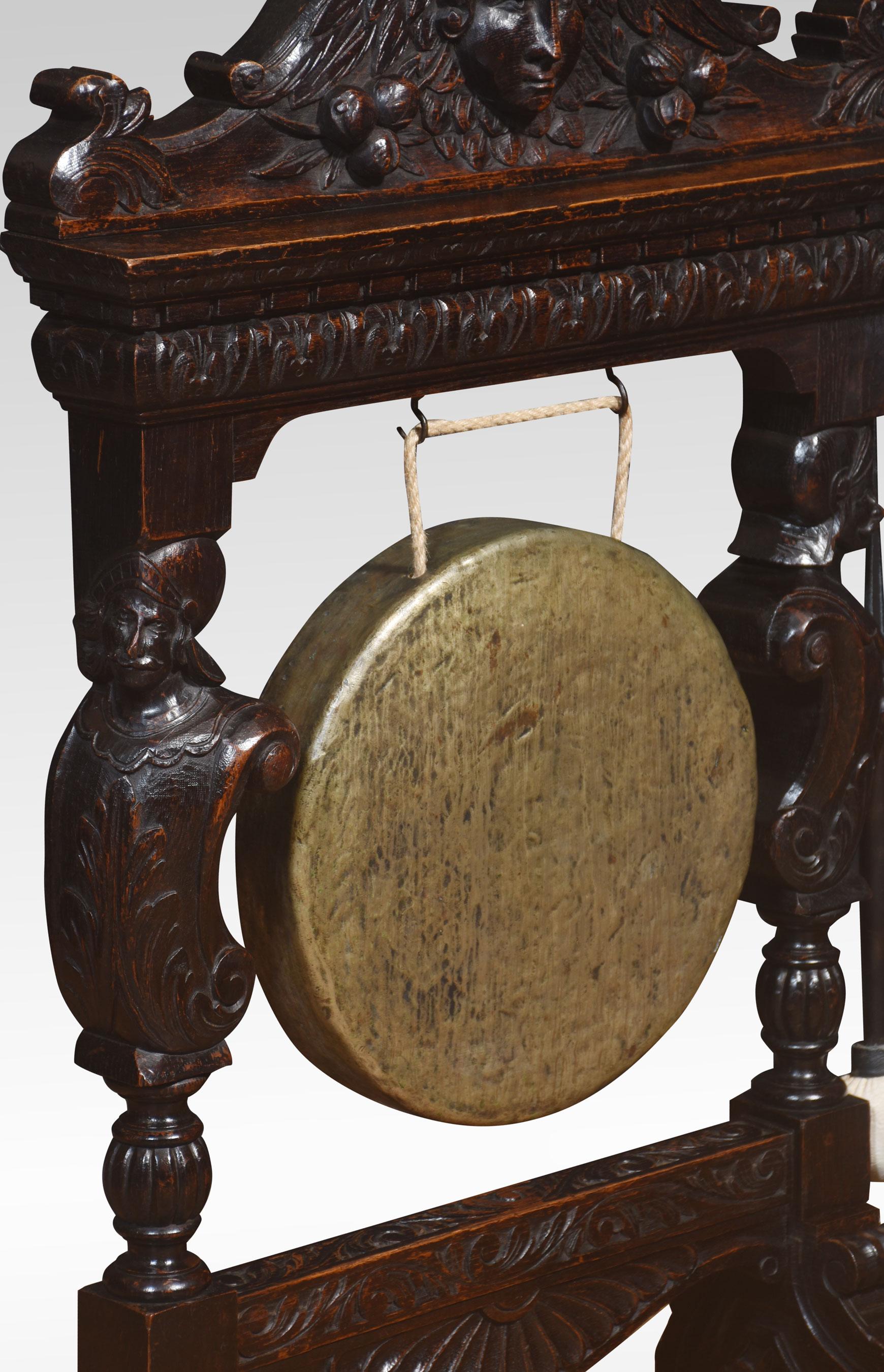 Carved oak dinner gong In Good Condition For Sale In Cheshire, GB