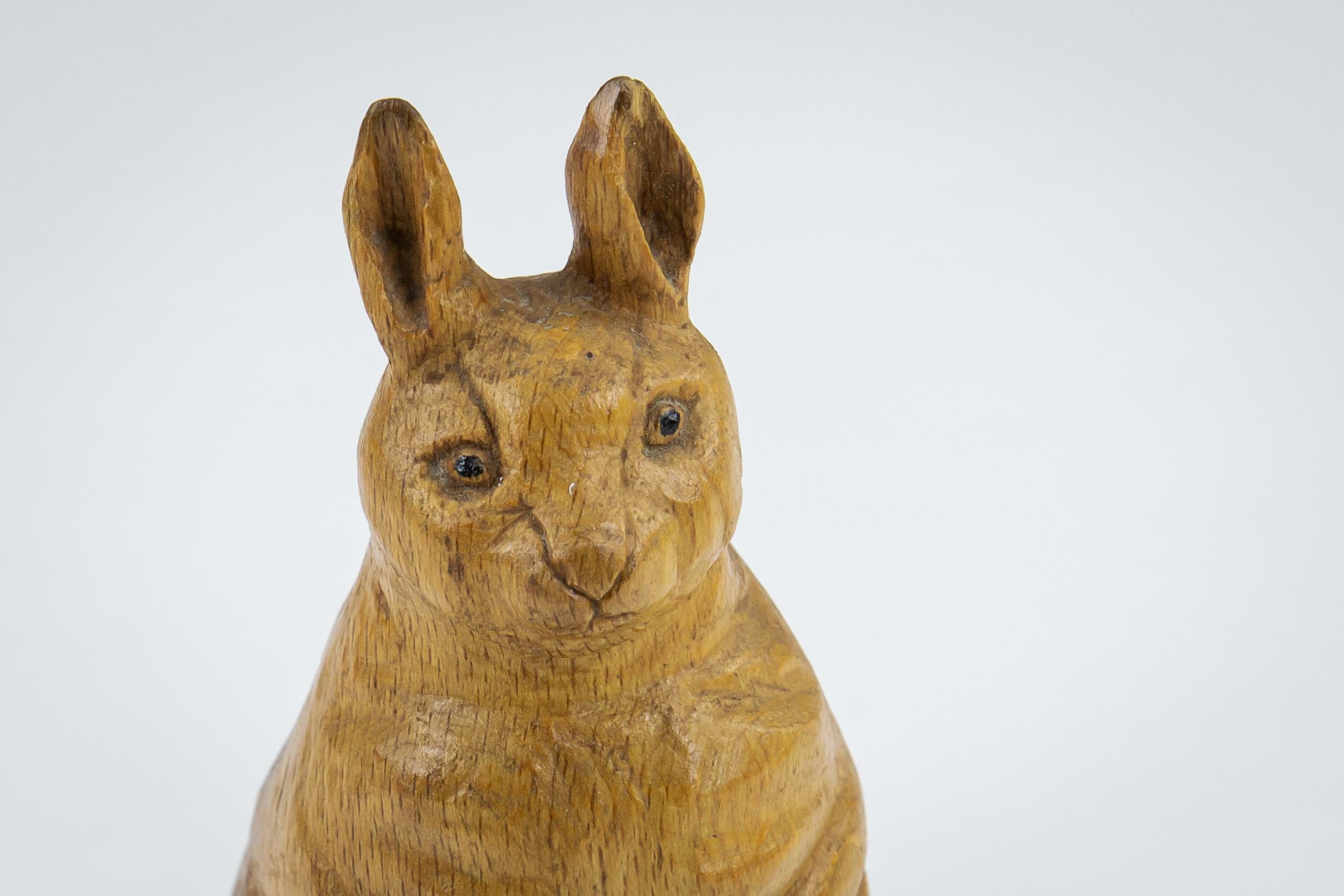 Carved Oak Early 20th Century Rabbit Sculpture In Good Condition For Sale In Pease pottage, West Sussex
